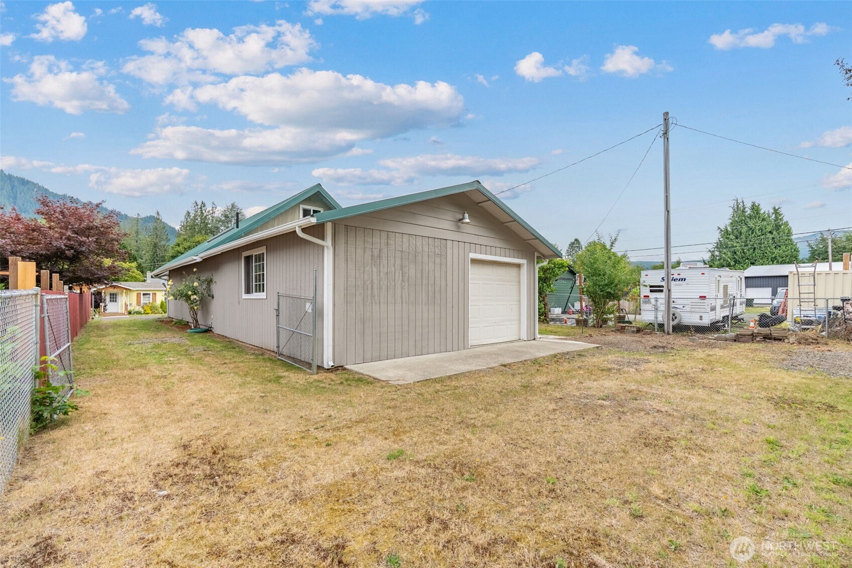 725 W Main Avenue Property Photo 5