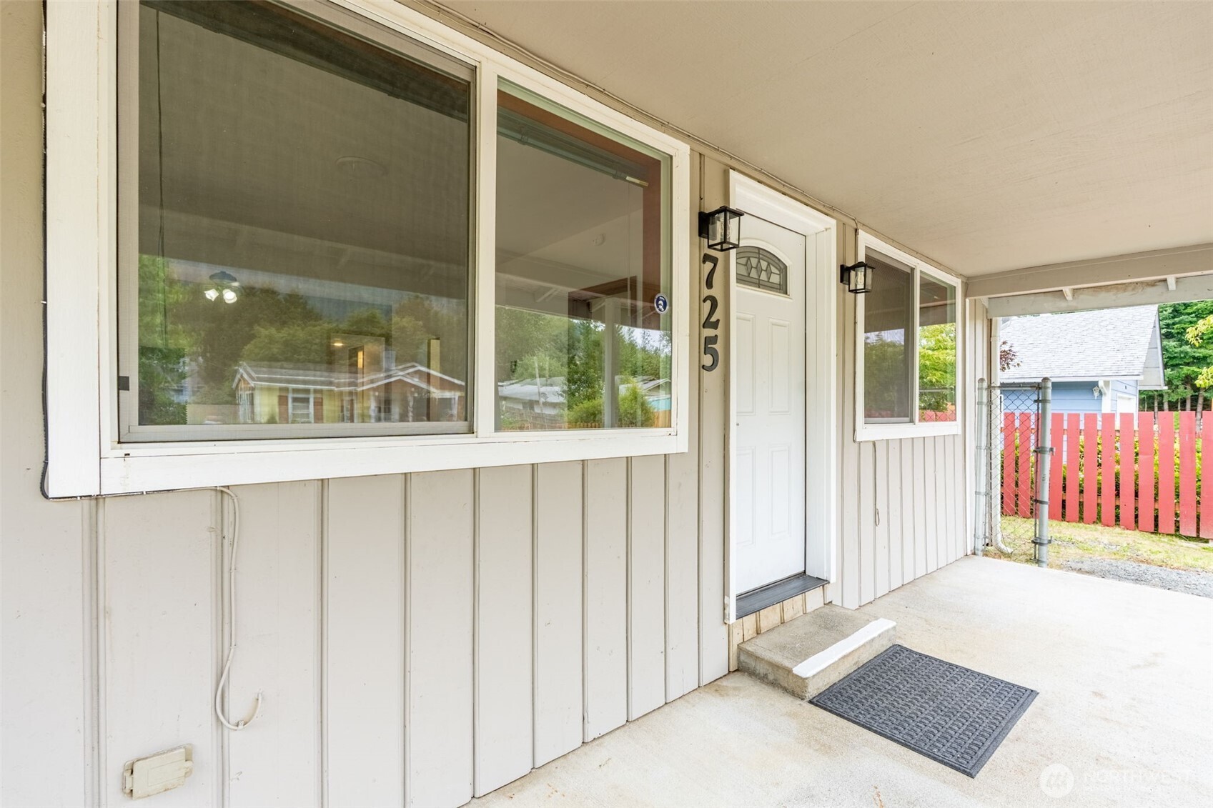 725 W Main Avenue Property Photo 9