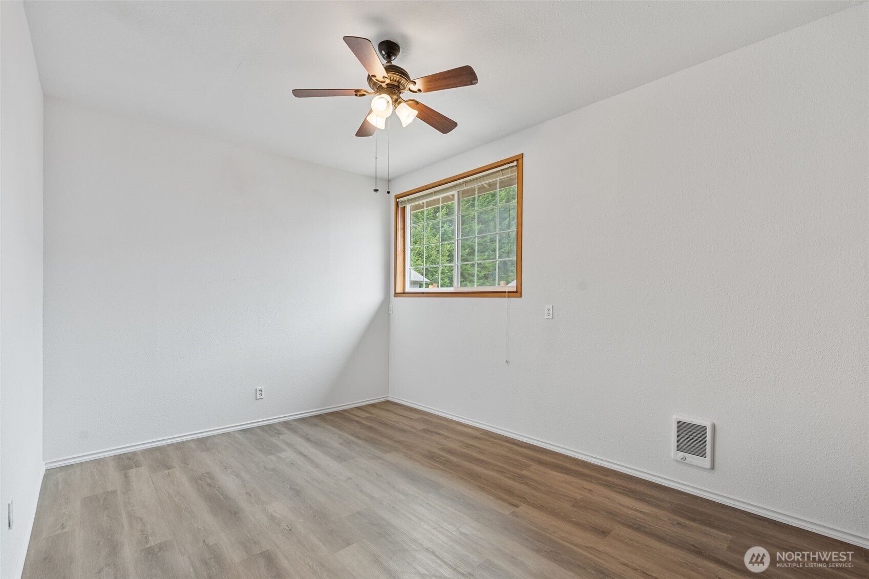 725 W Main Avenue Property Photo 23