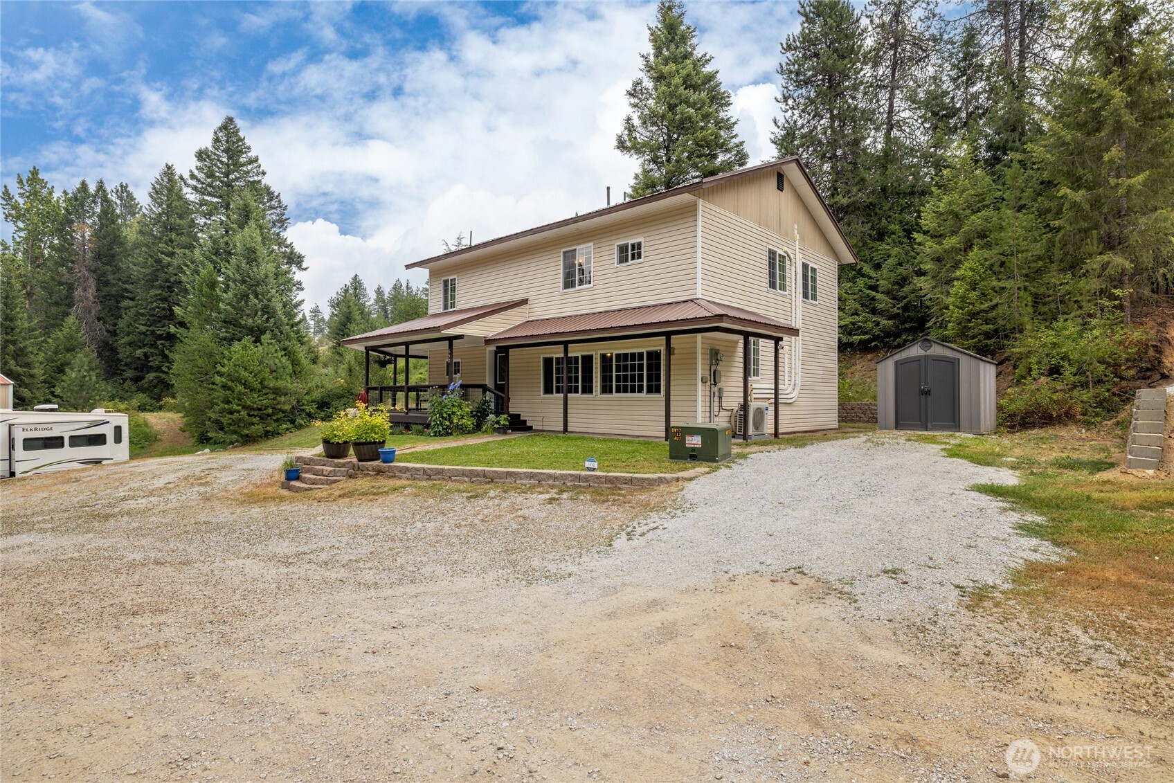 652 Diamond Drive Property Photo 3