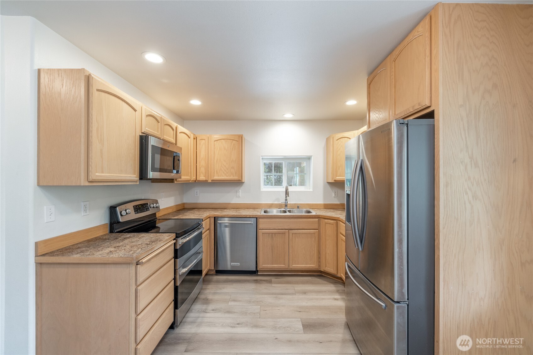 652 Diamond Drive Property Photo 8