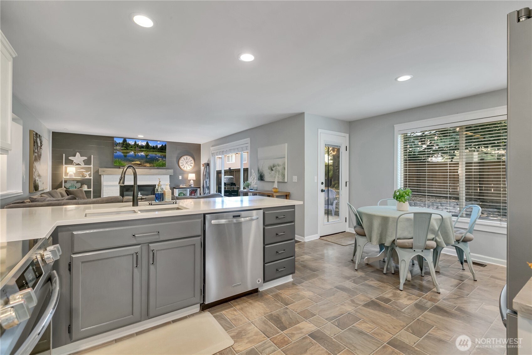 5620 Evergreen Loop Property Photo 8