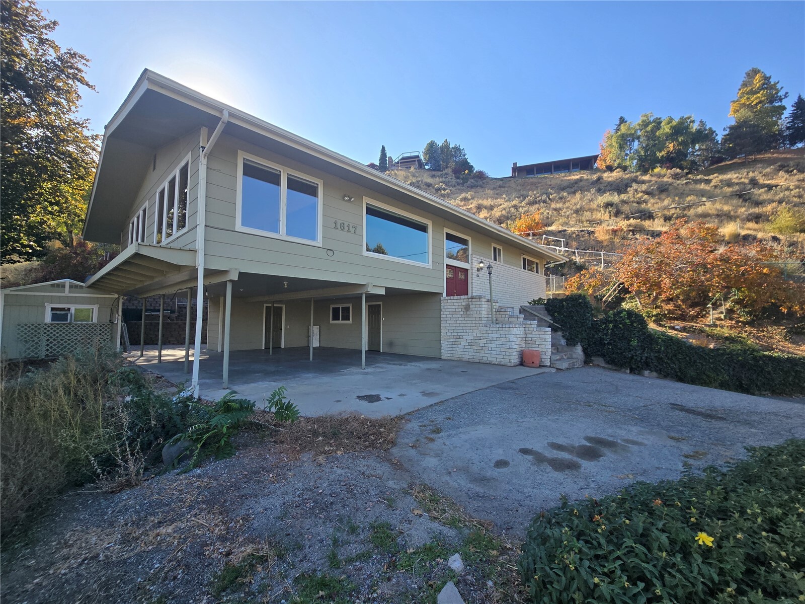 1617 Carson Lane Property Photo 1