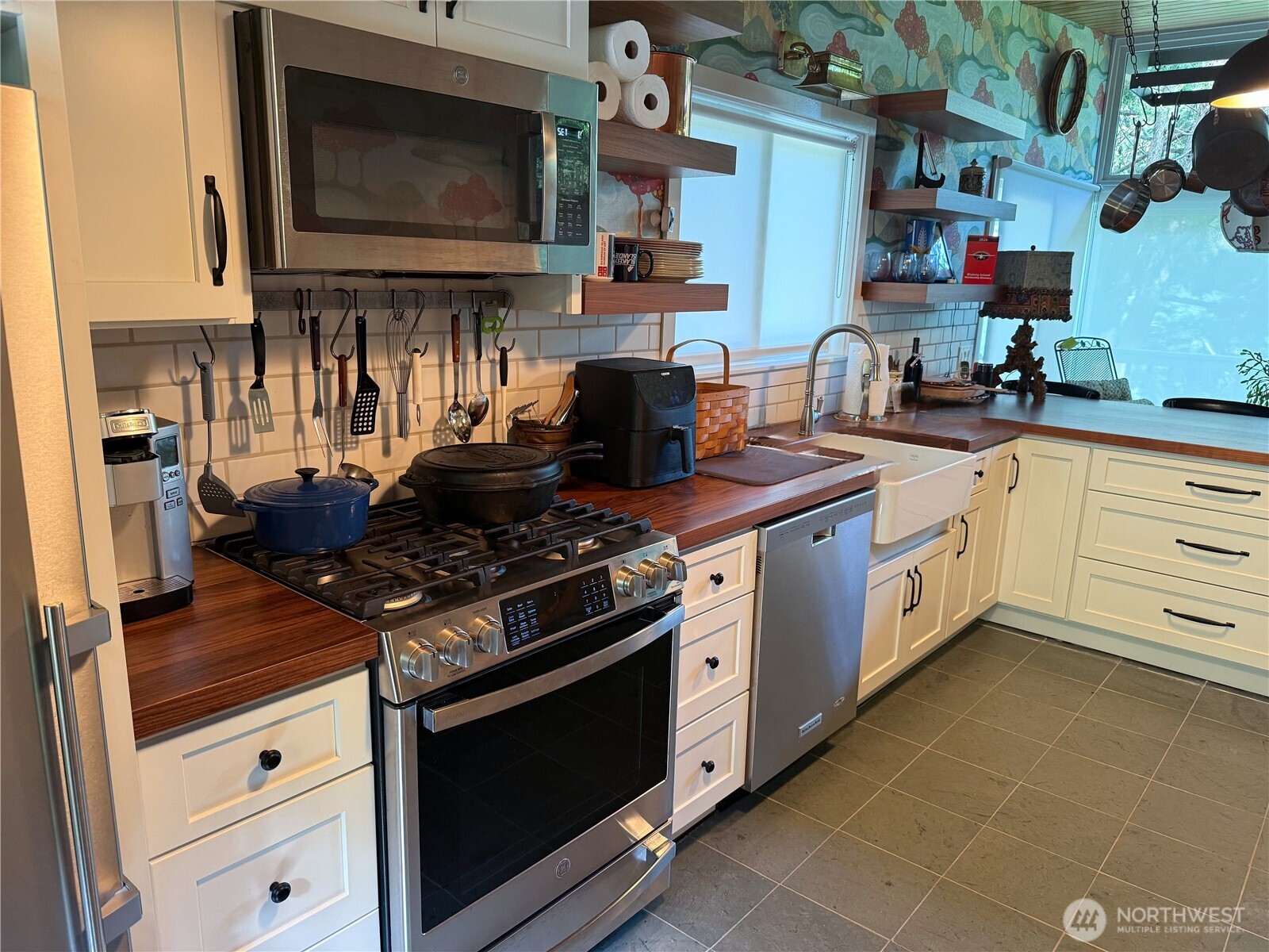 95 Marine Drive Property Photo 6