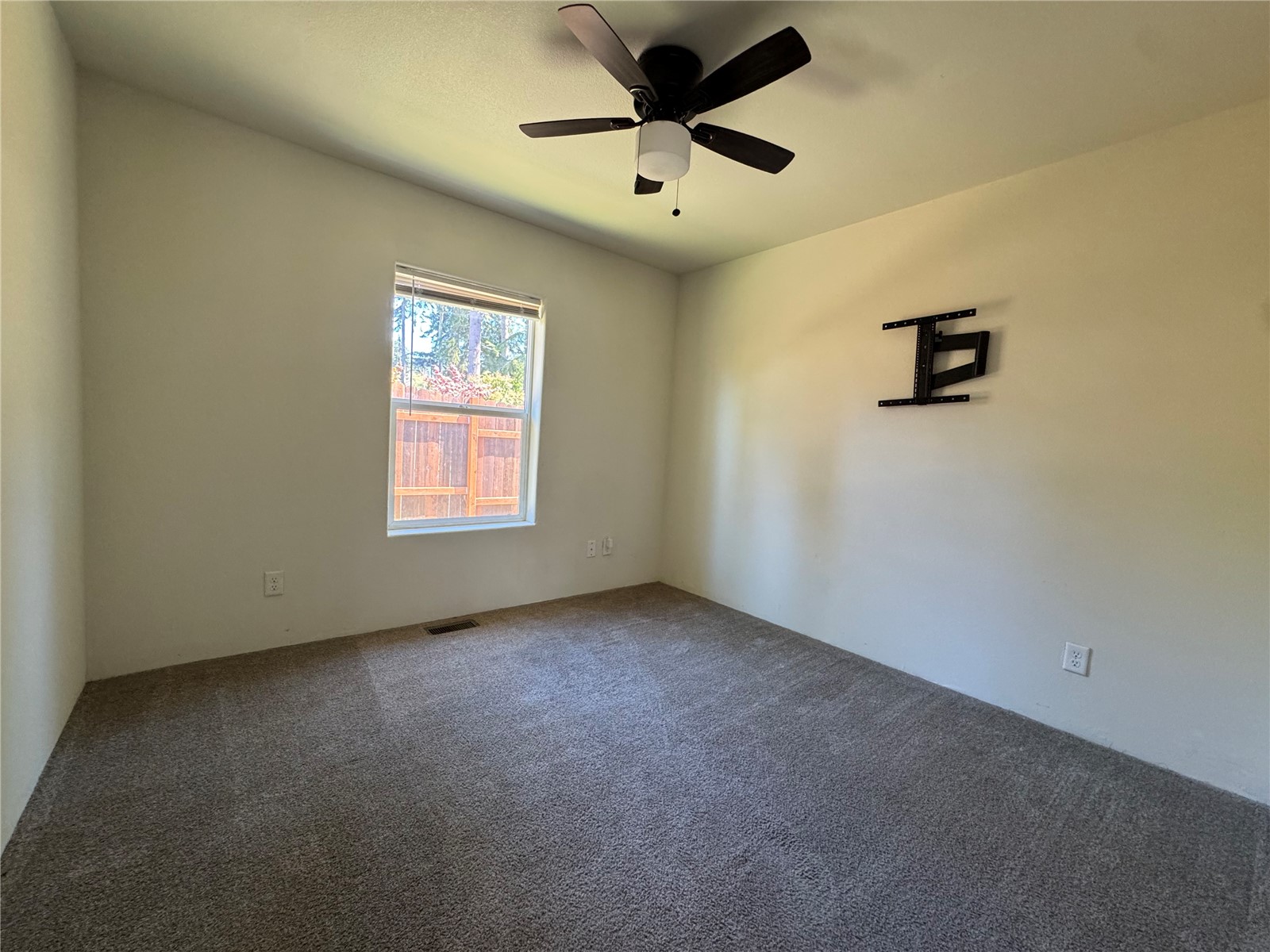 368 Coe Street Property Photo 4