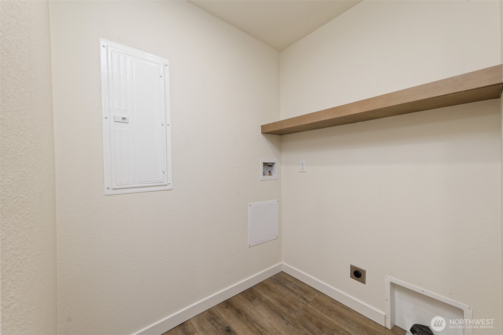210 E Bridger Lane Property Photo 16