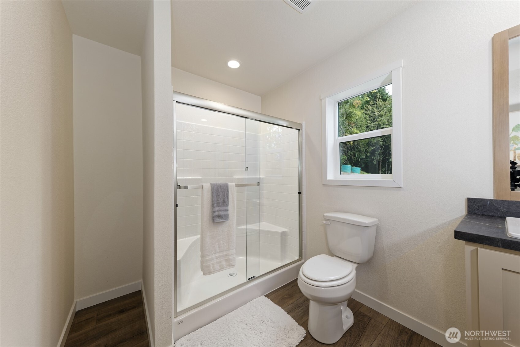 210 E Bridger Lane Property Photo 24
