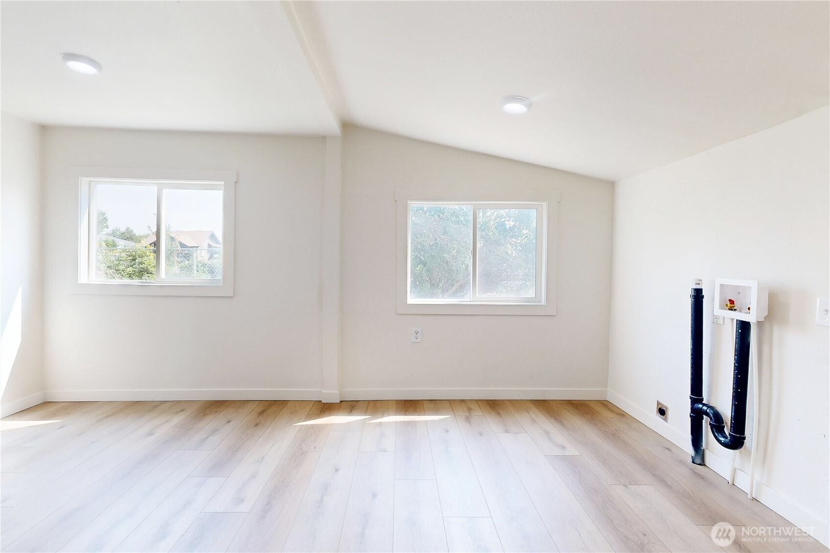 711 Robbins Street Property Photo 16