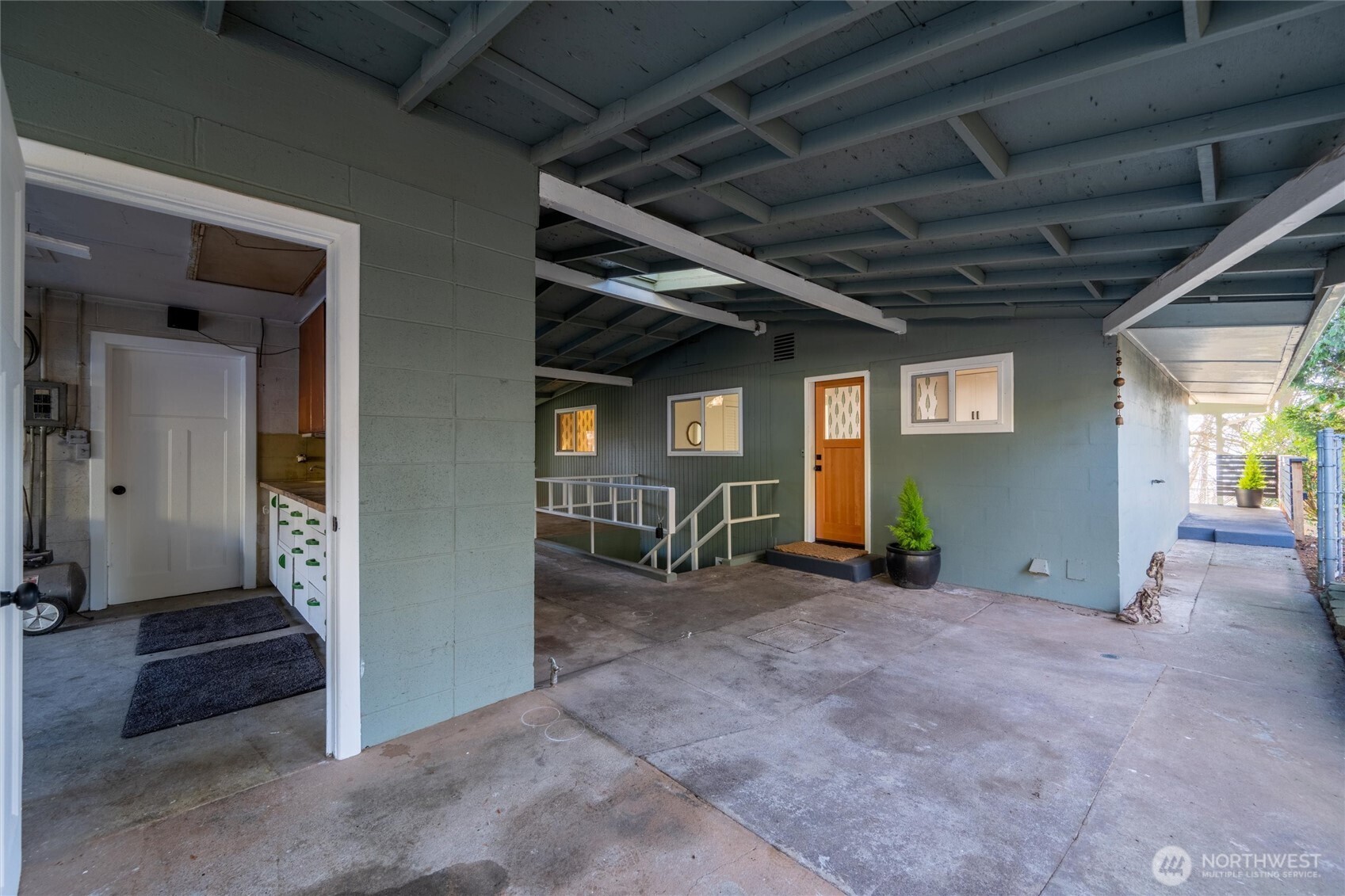 2553 Mackenzie Road Property Photo 11