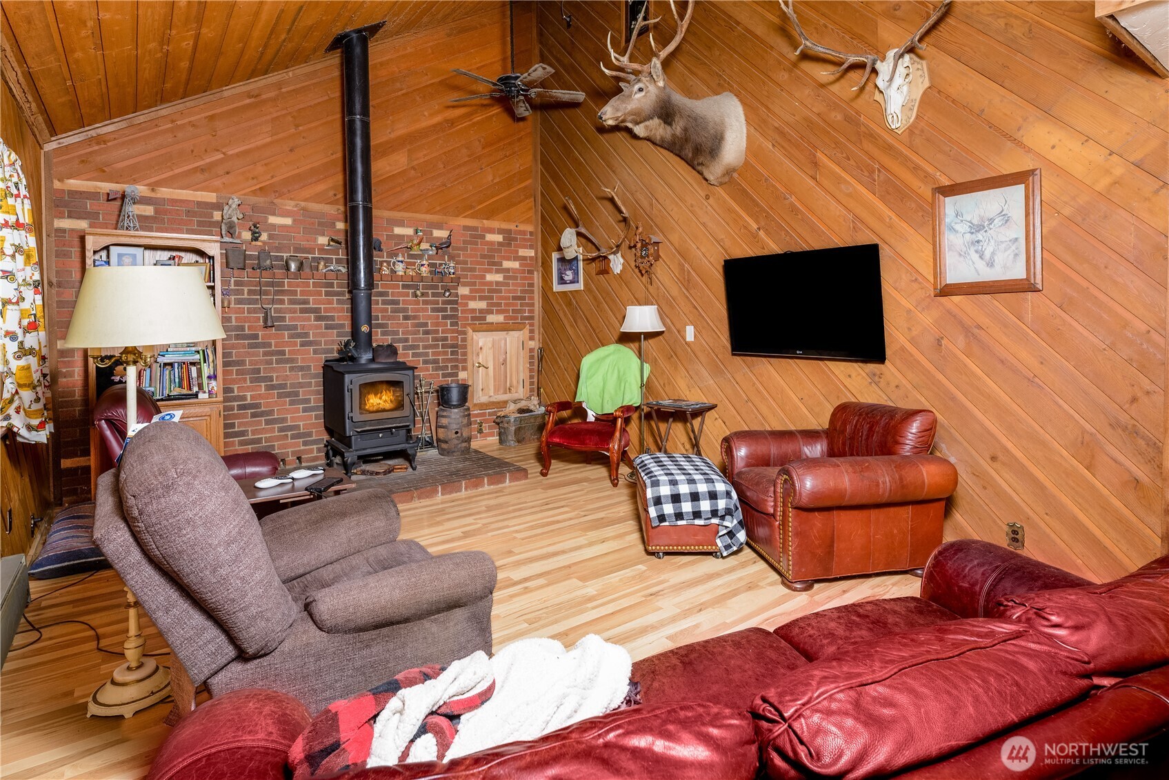 332 Whiskey Creek Beach Rd Property Photo 7
