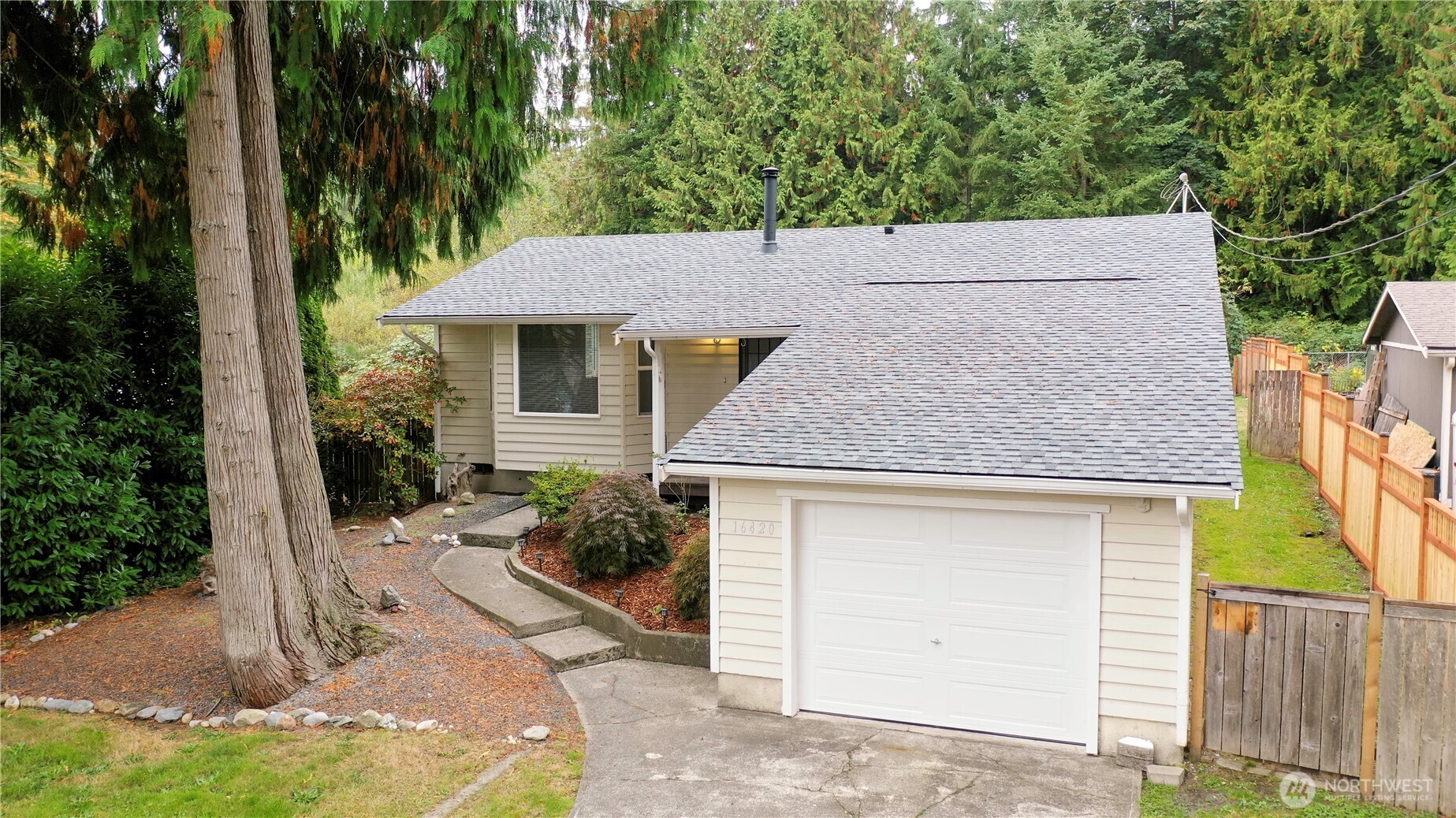16420 W Lake Goodwin Road Property Photo 1