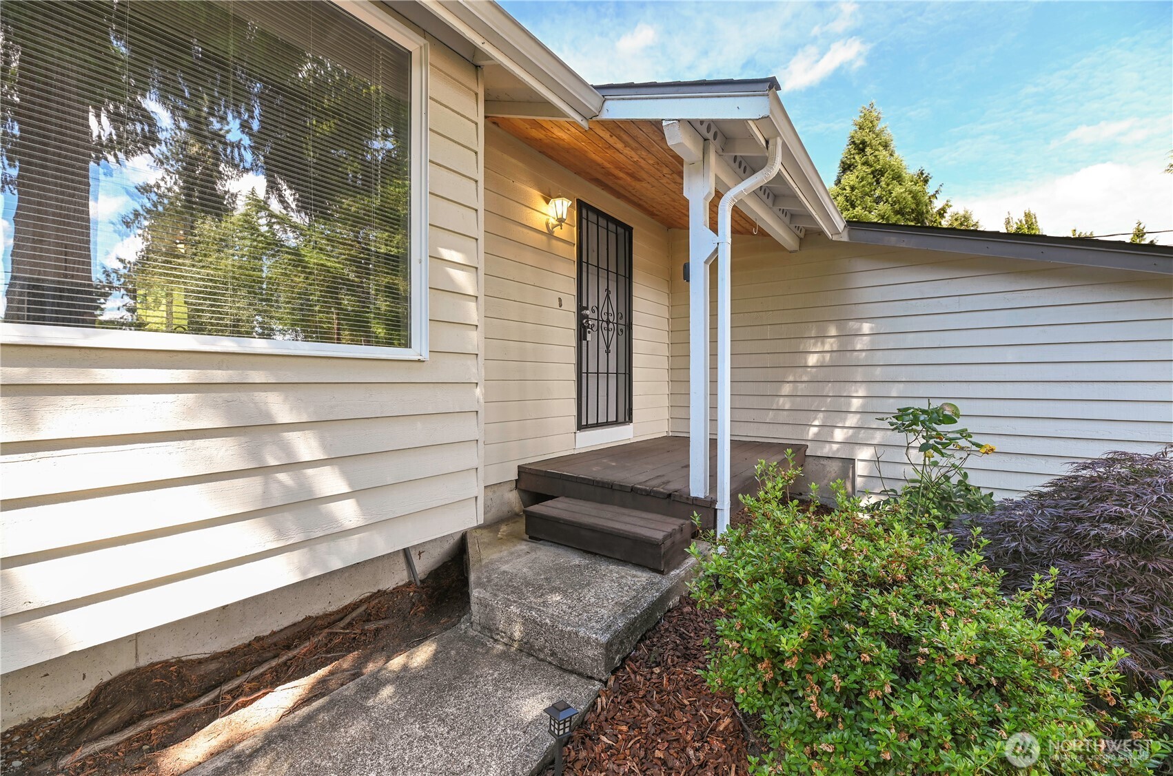 16420 W Lake Goodwin Road Property Photo 3