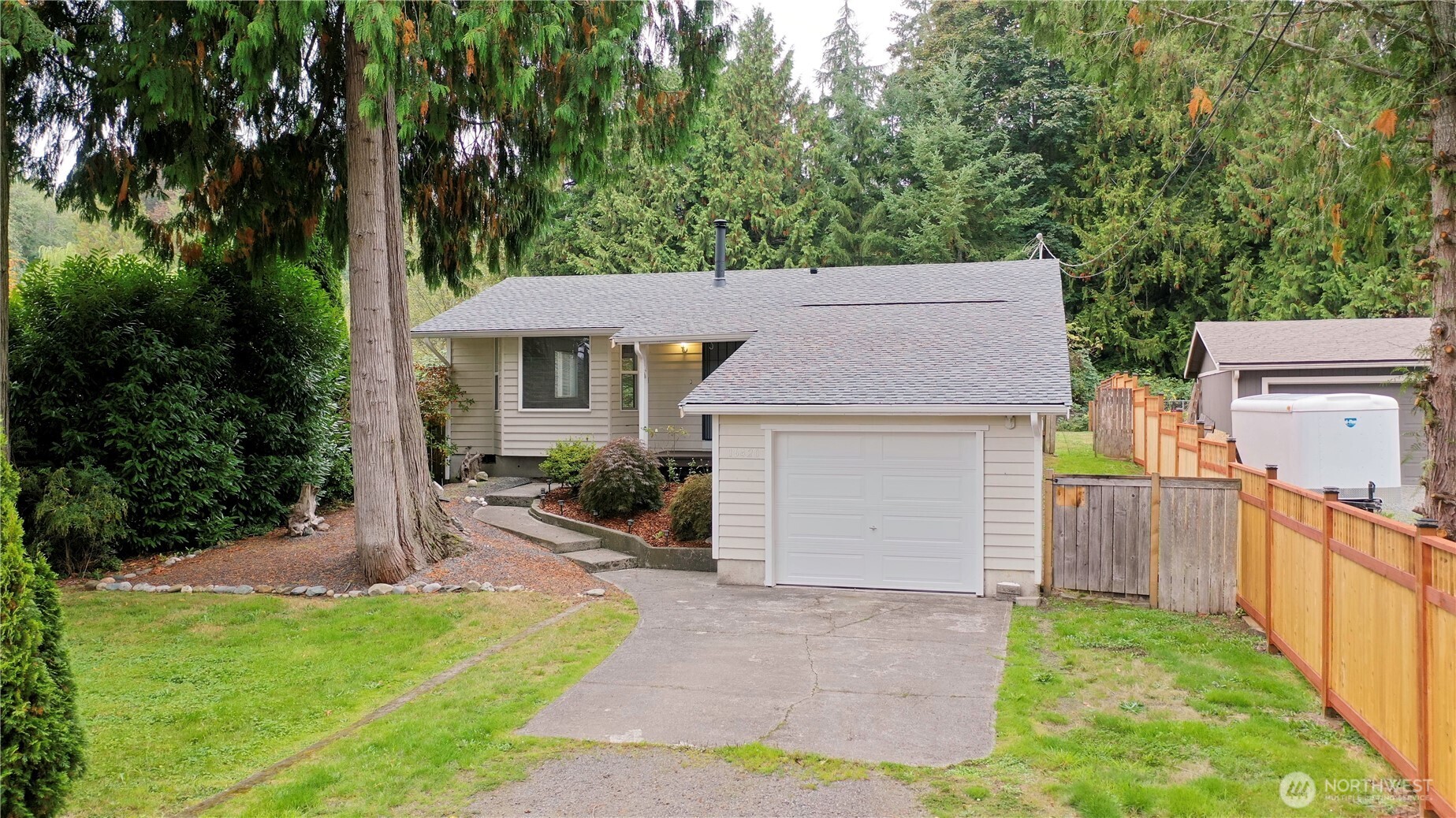 16420 W Lake Goodwin Road Property Photo 3