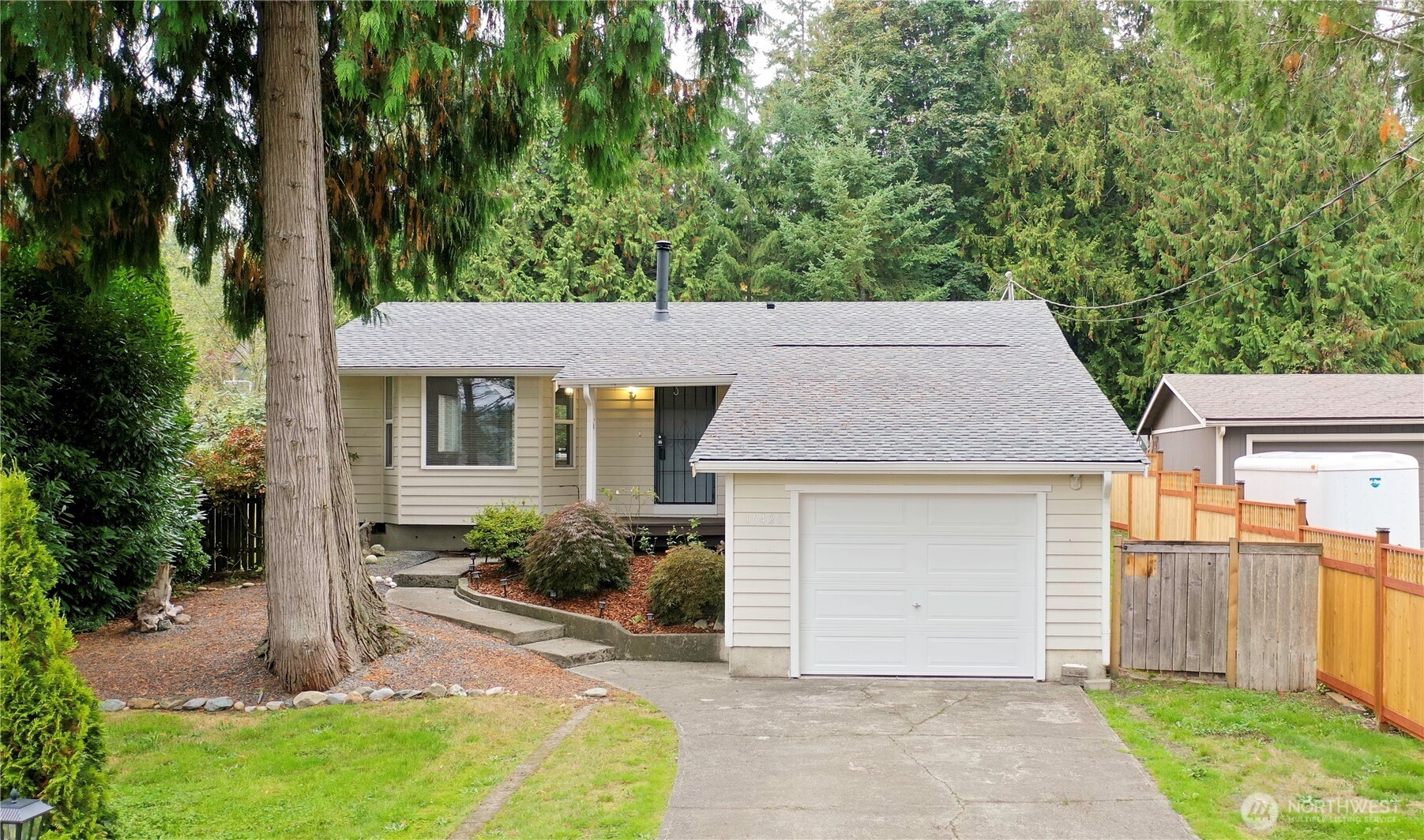 16420 W Lake Goodwin Road Property Photo 4