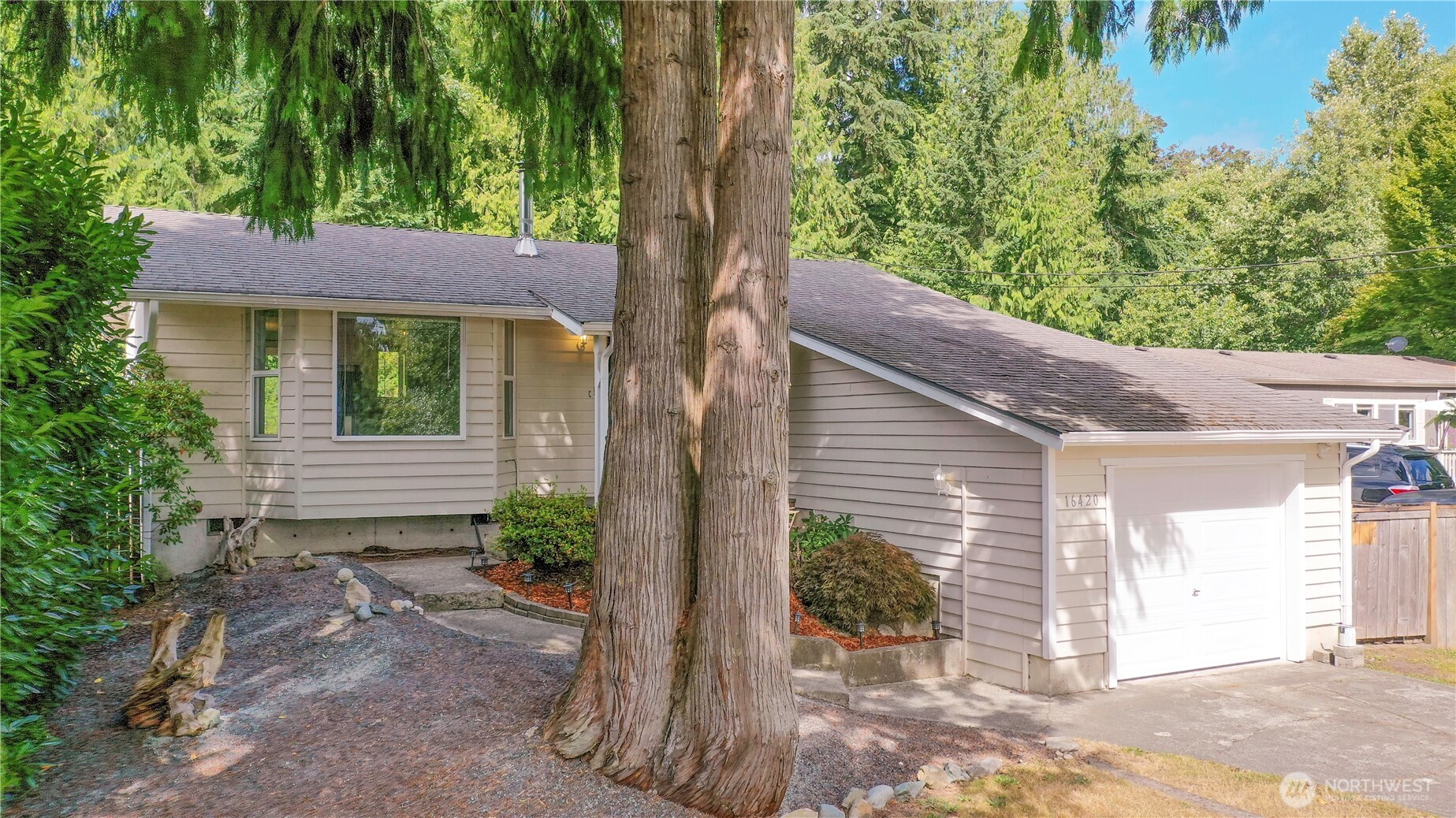 16420 W Lake Goodwin Road Property Photo 5