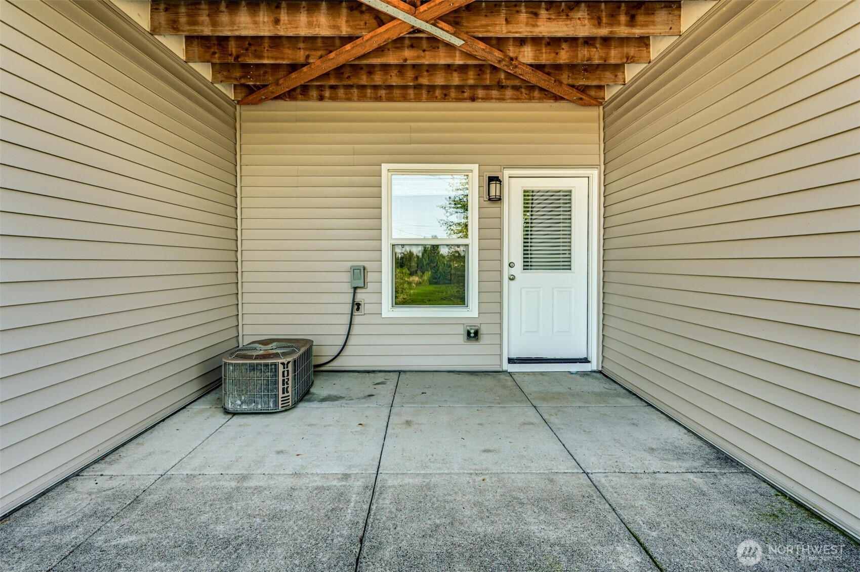 8722 Ne 17th Street Property Photo 9