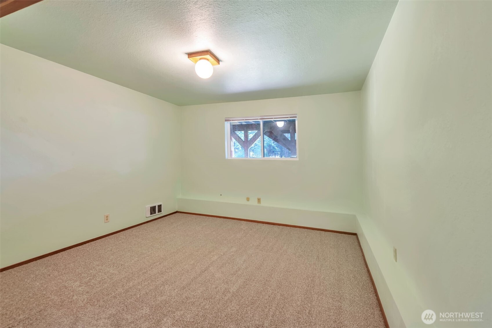 32007 Palace Court Property Photo 17
