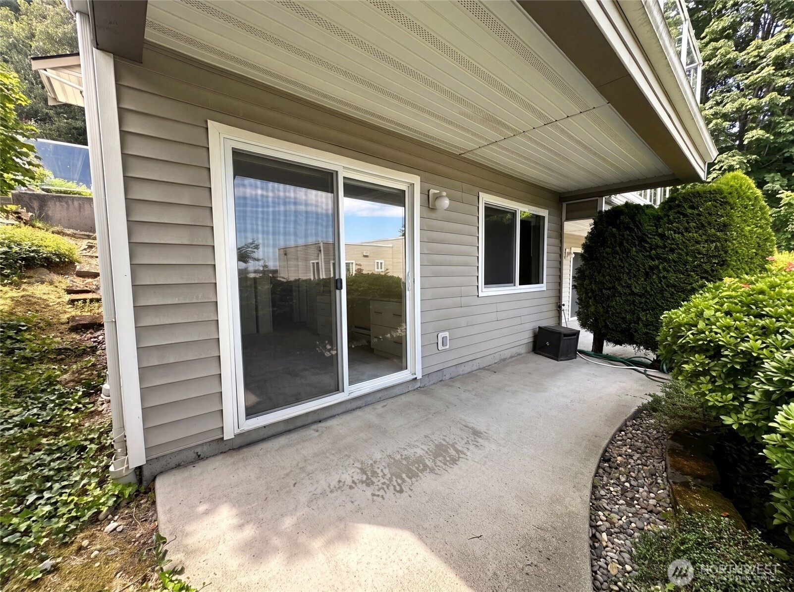 2325 Harbor Avenue B2 Property Photo 5