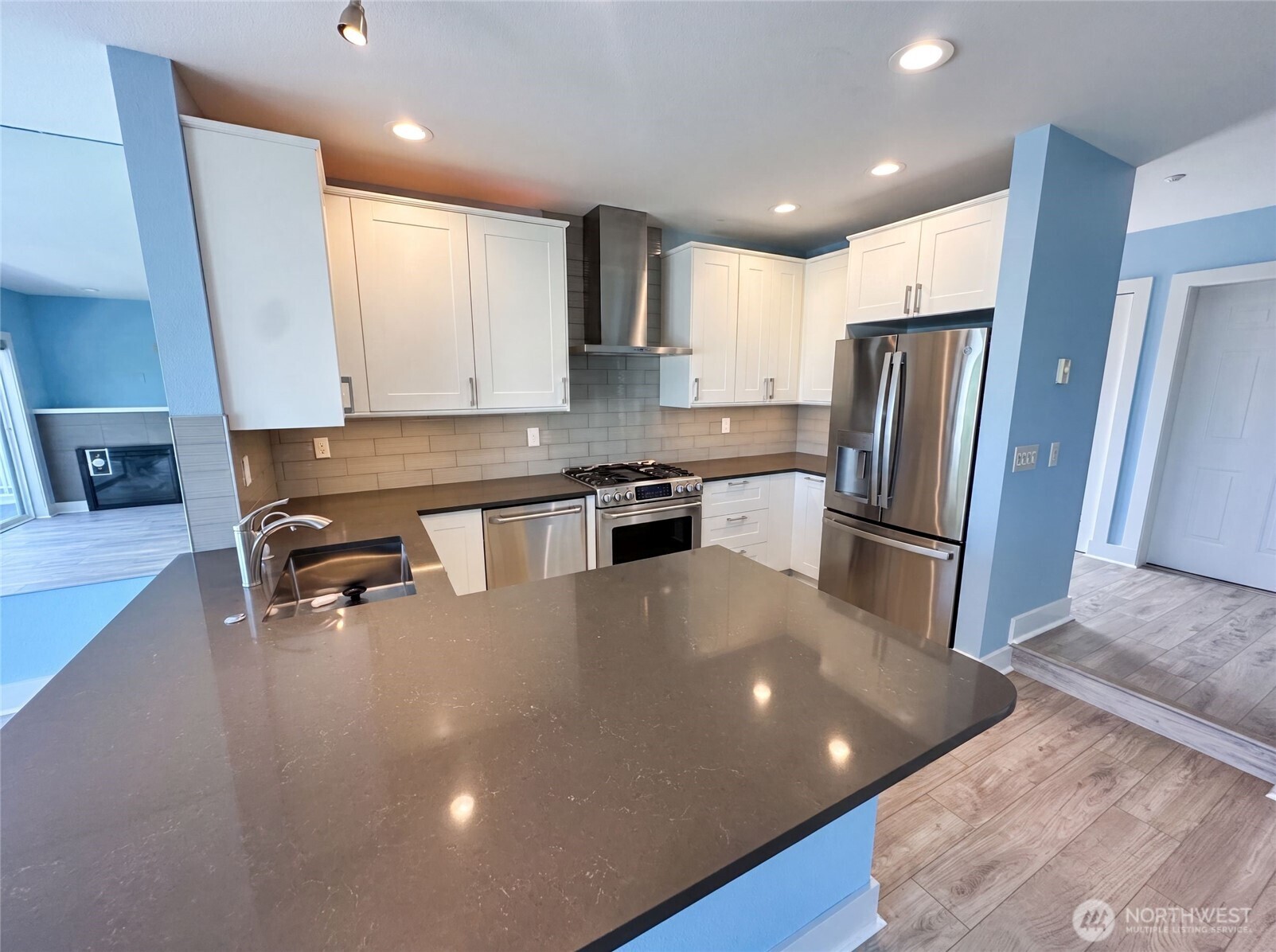 2325 Harbor Avenue B2 Property Photo 6