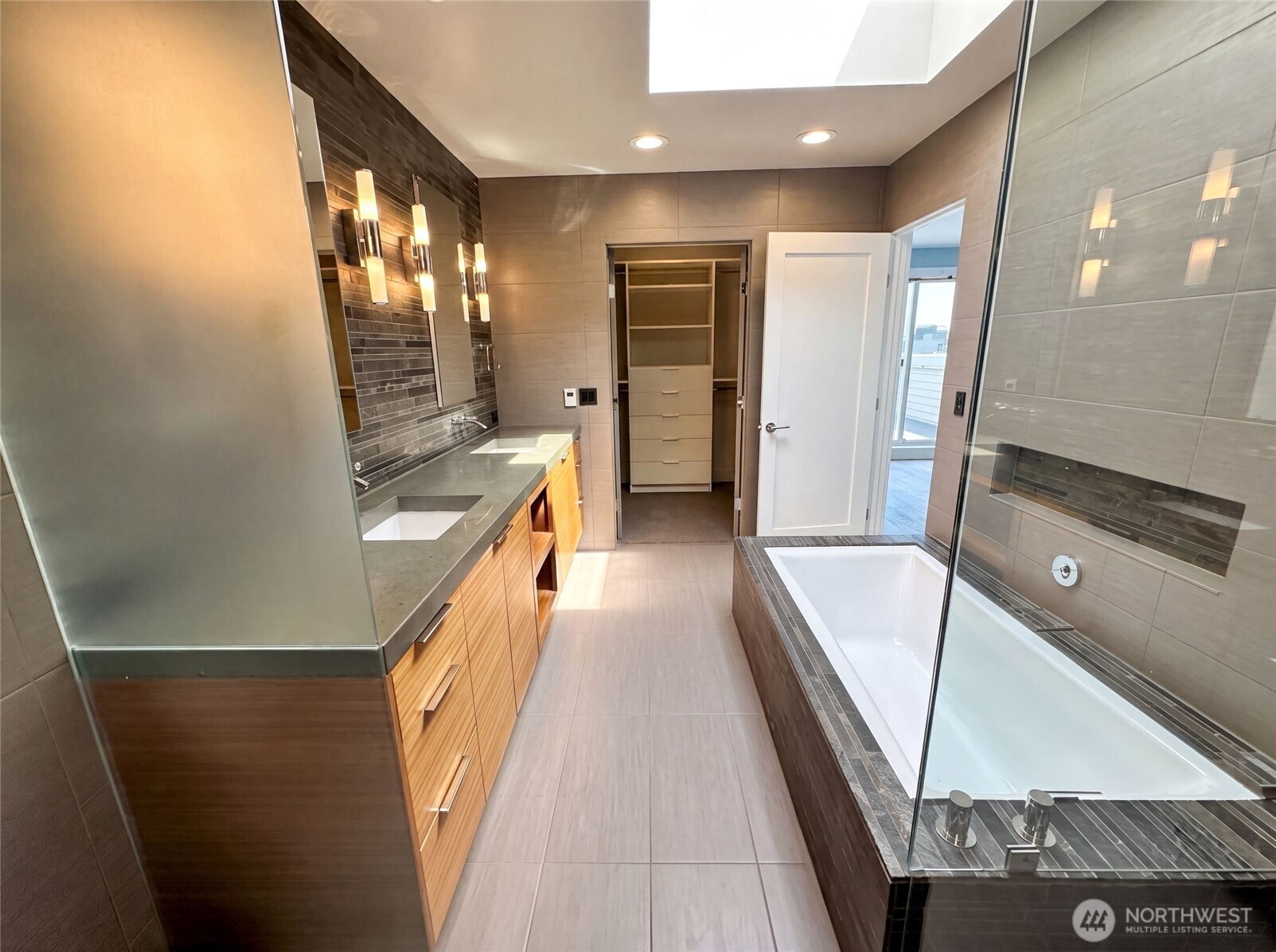 2325 Harbor Avenue B2 Property Photo 14