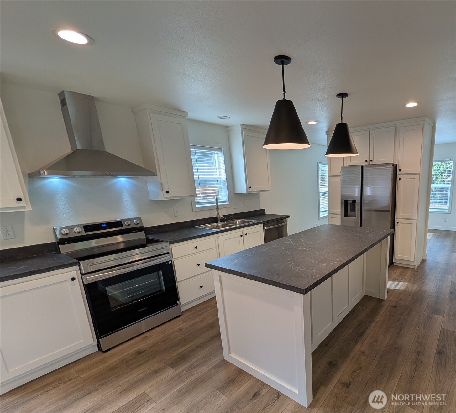503 Nw Fir Property Photo 2