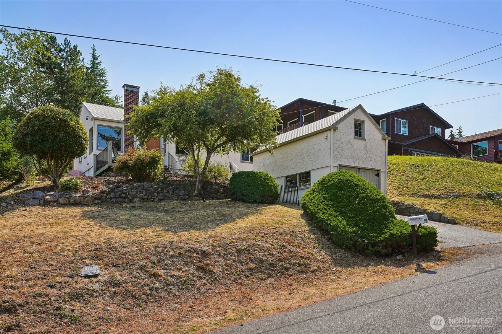 215 Farragut Ave Property Photo 5