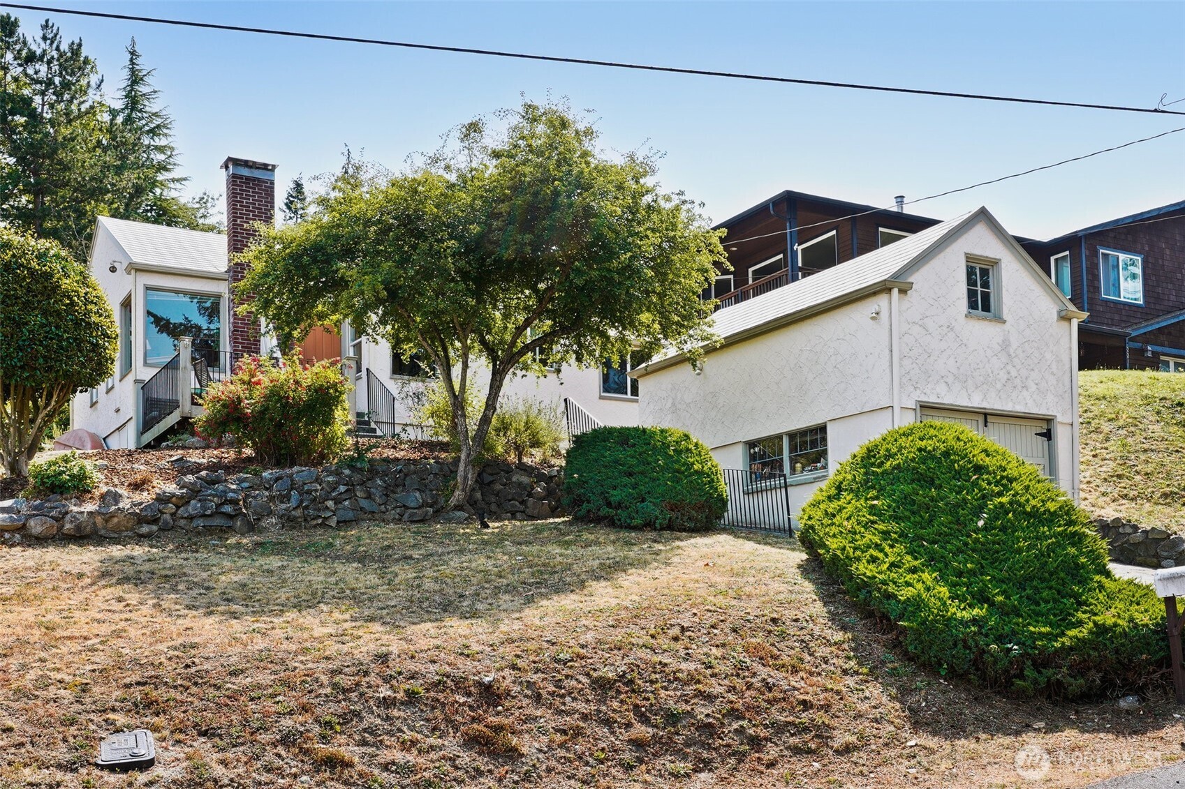 215 Farragut Ave Property Photo 6