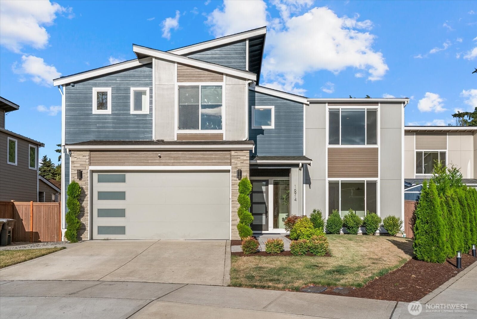 16914 1st Place Property Photo 1