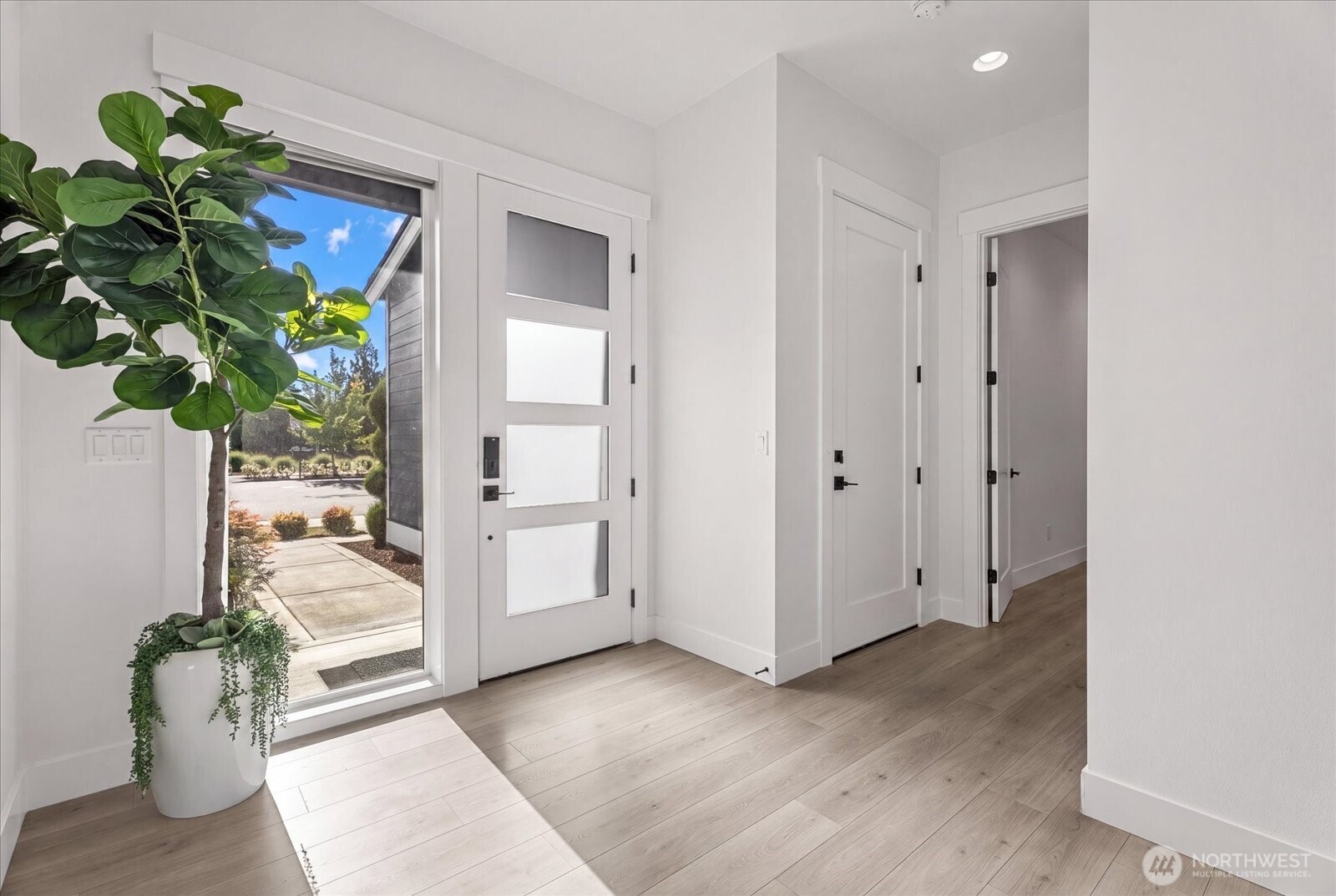 16914 1st Place Property Photo 2