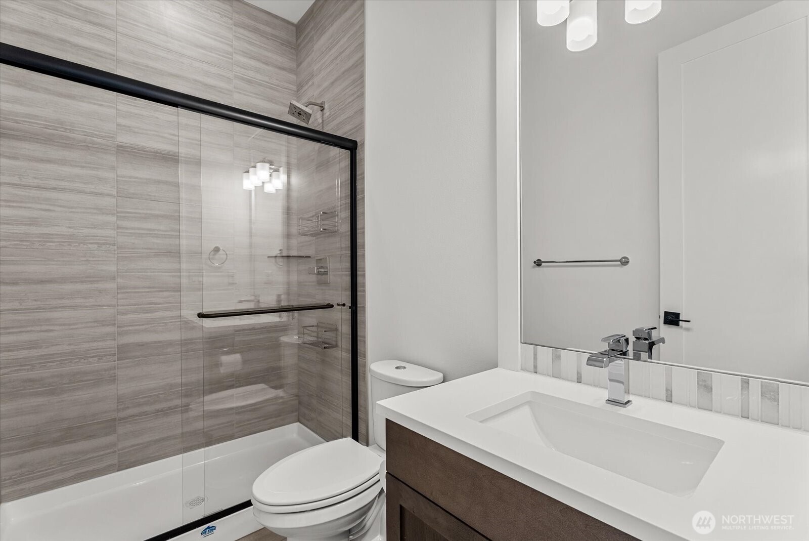 16914 1st Place Property Photo 5