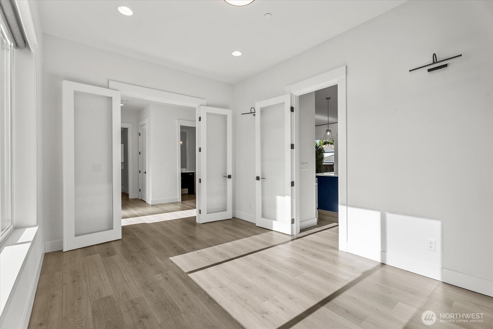 16914 1st Place Property Photo 7