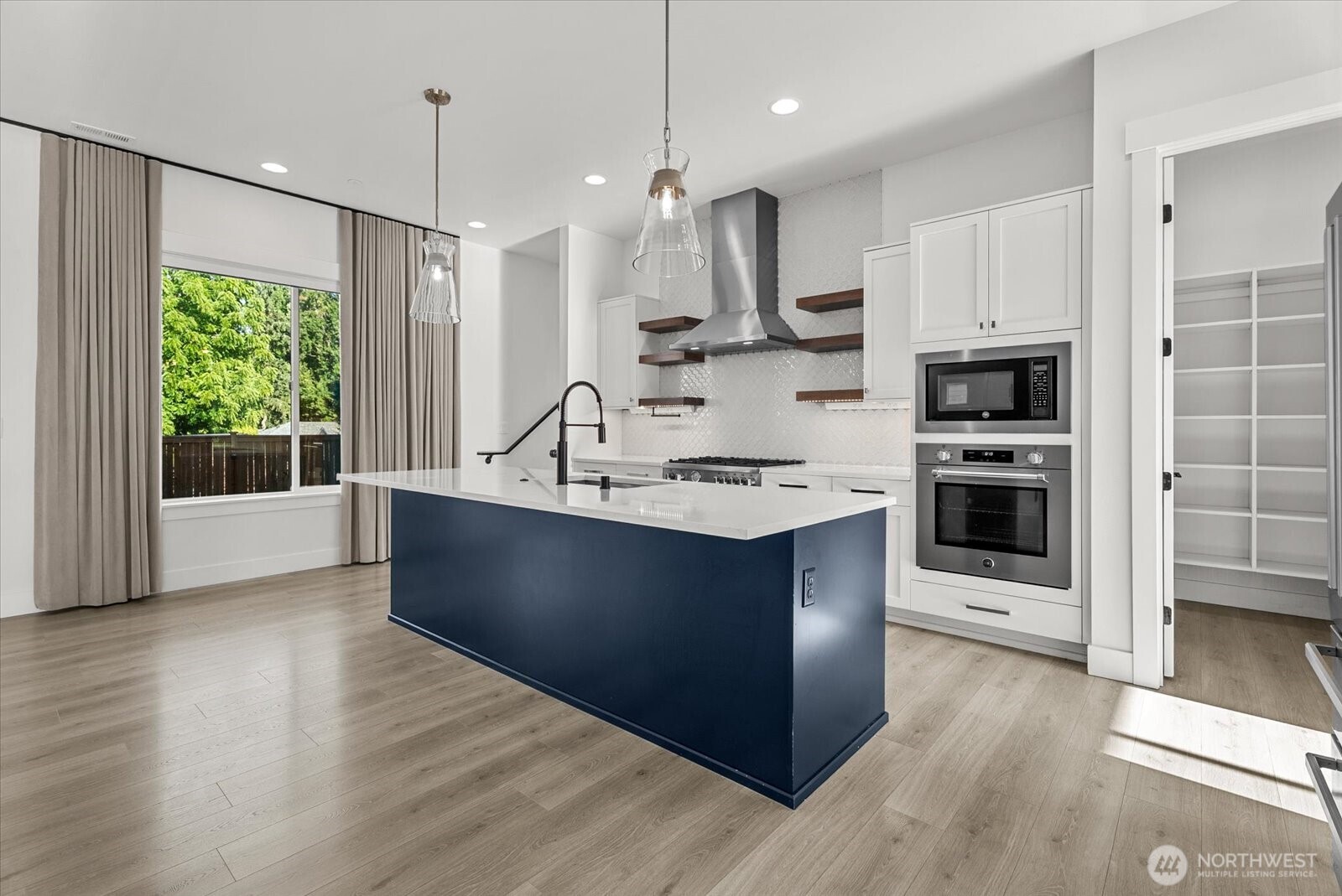 16914 1st Place Property Photo 10