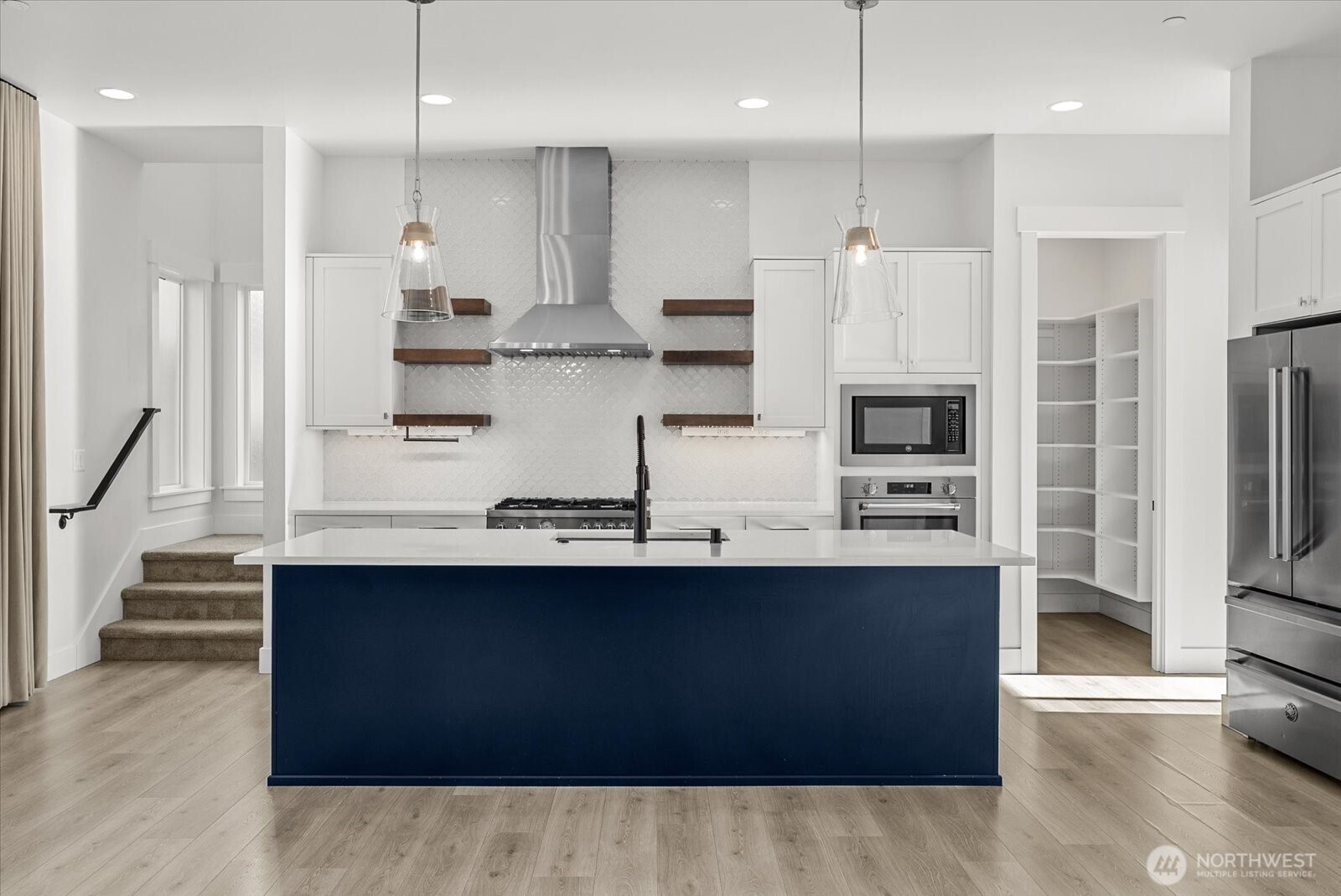 16914 1st Place Property Photo 11