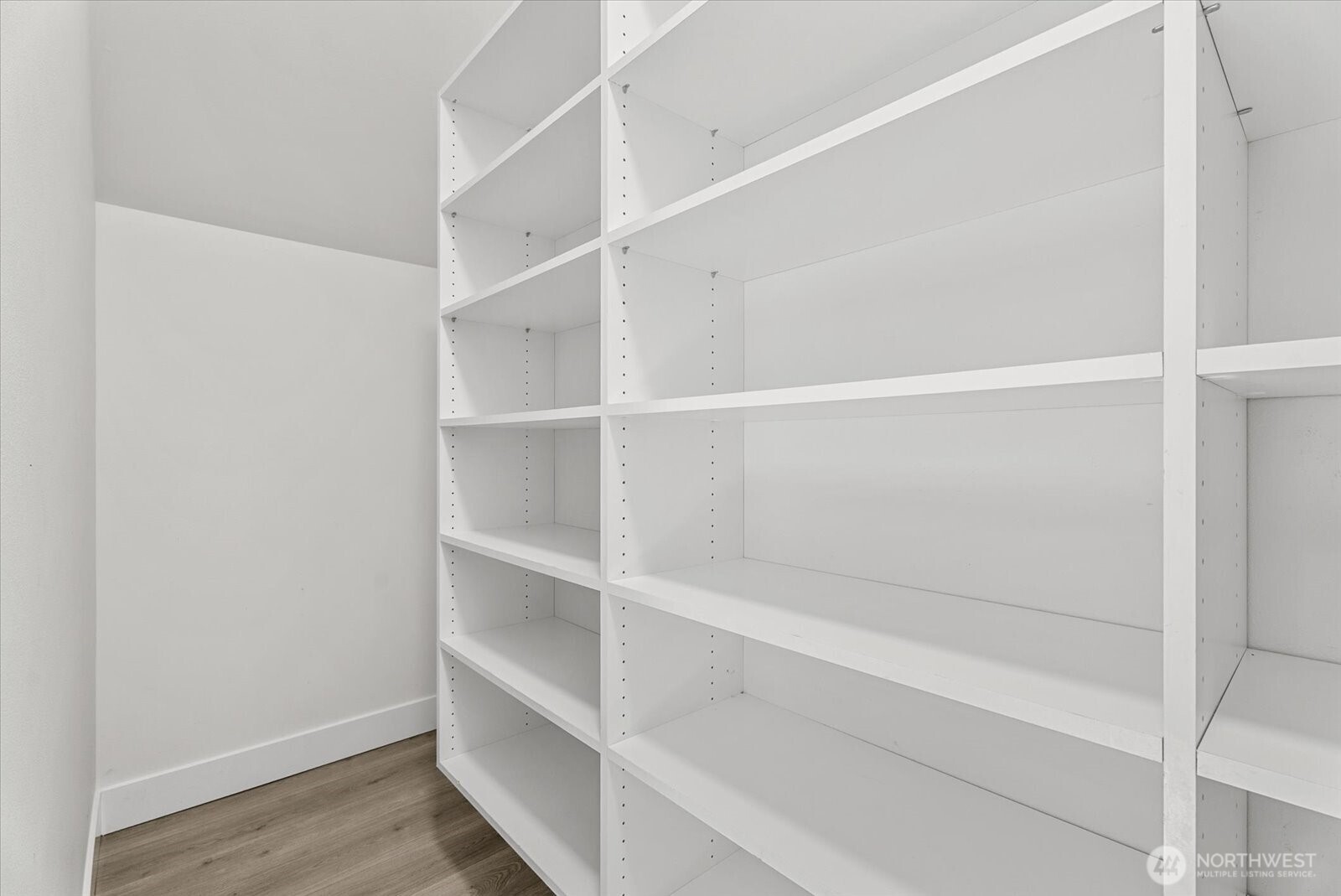 16914 1st Place Property Photo 12