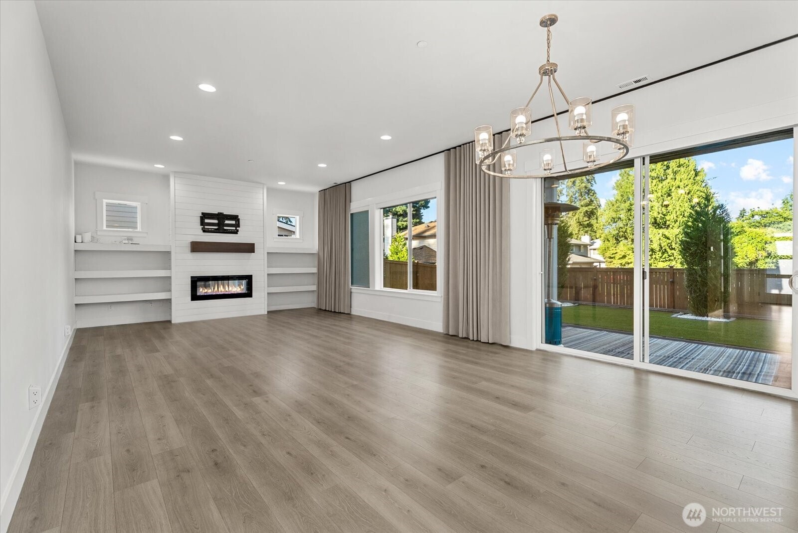 16914 1st Place Property Photo 14