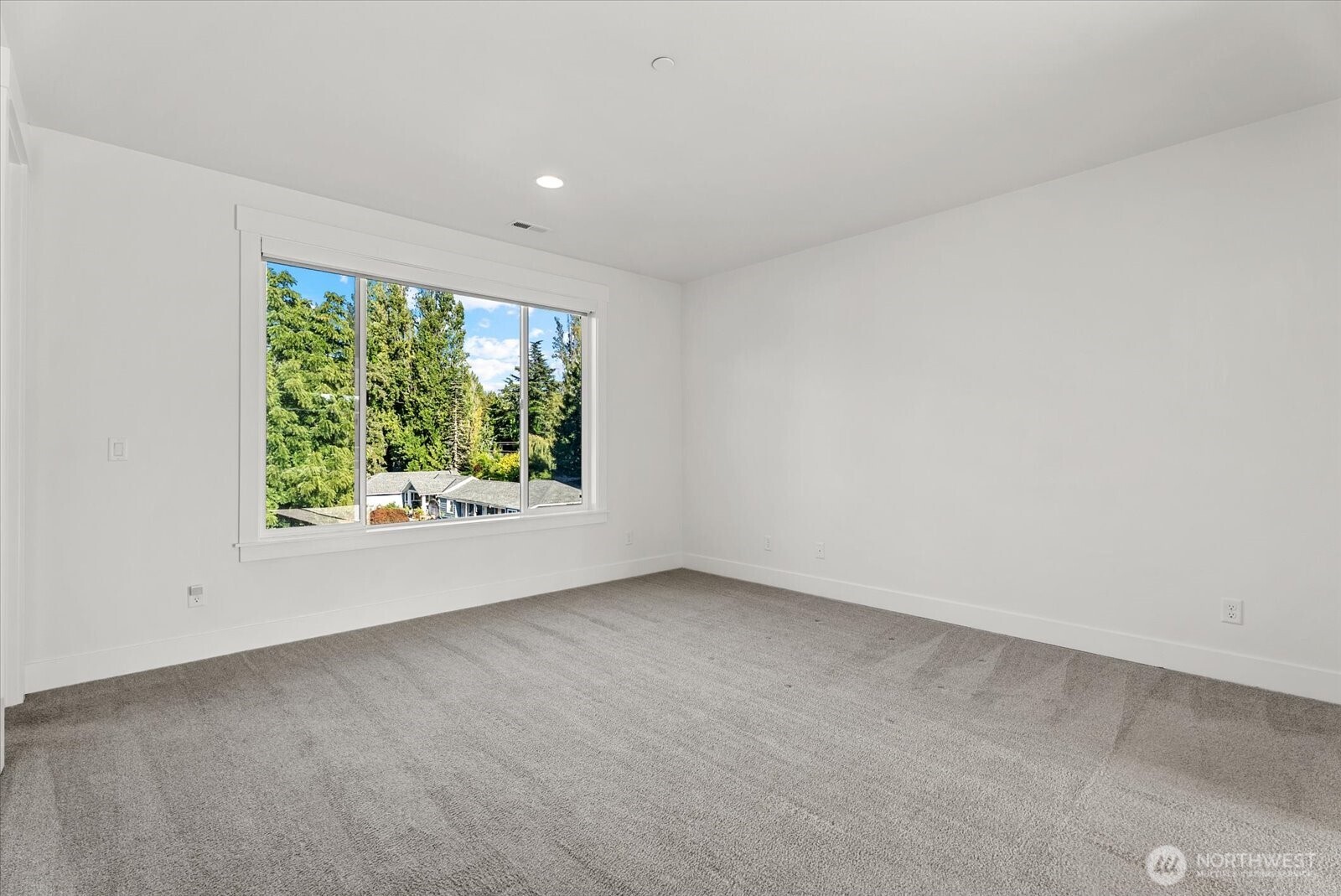 16914 1st Place Property Photo 17