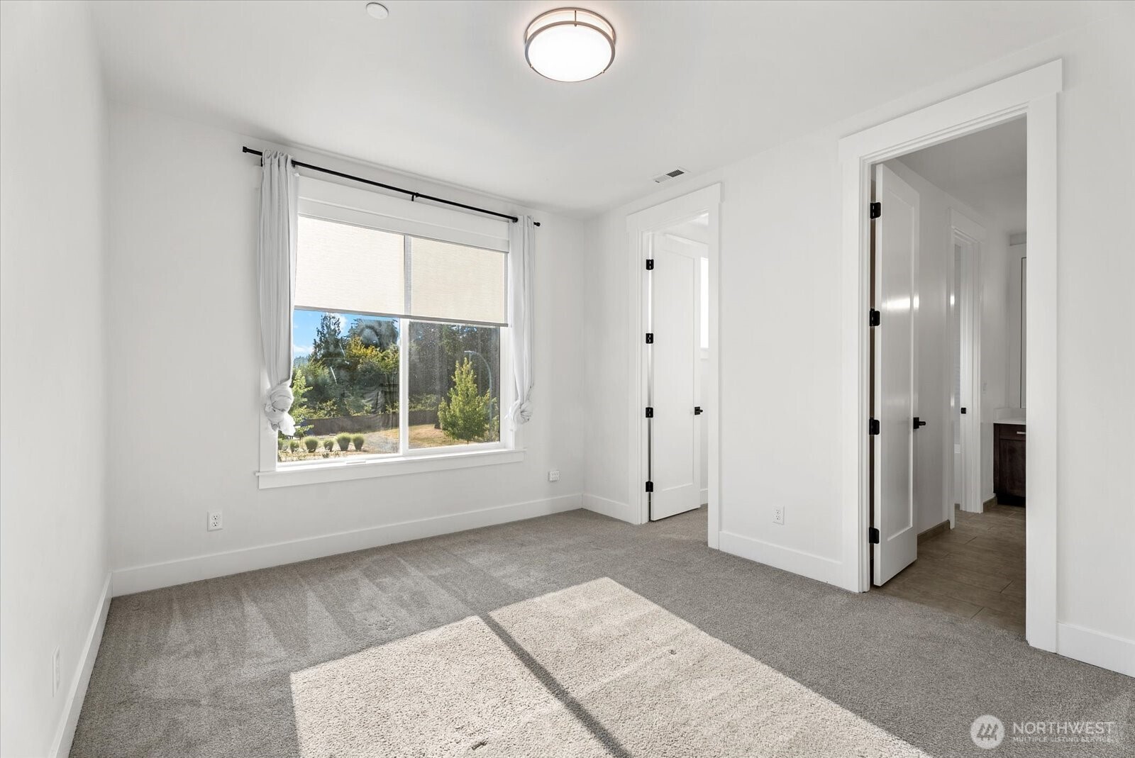16914 1st Place Property Photo 24