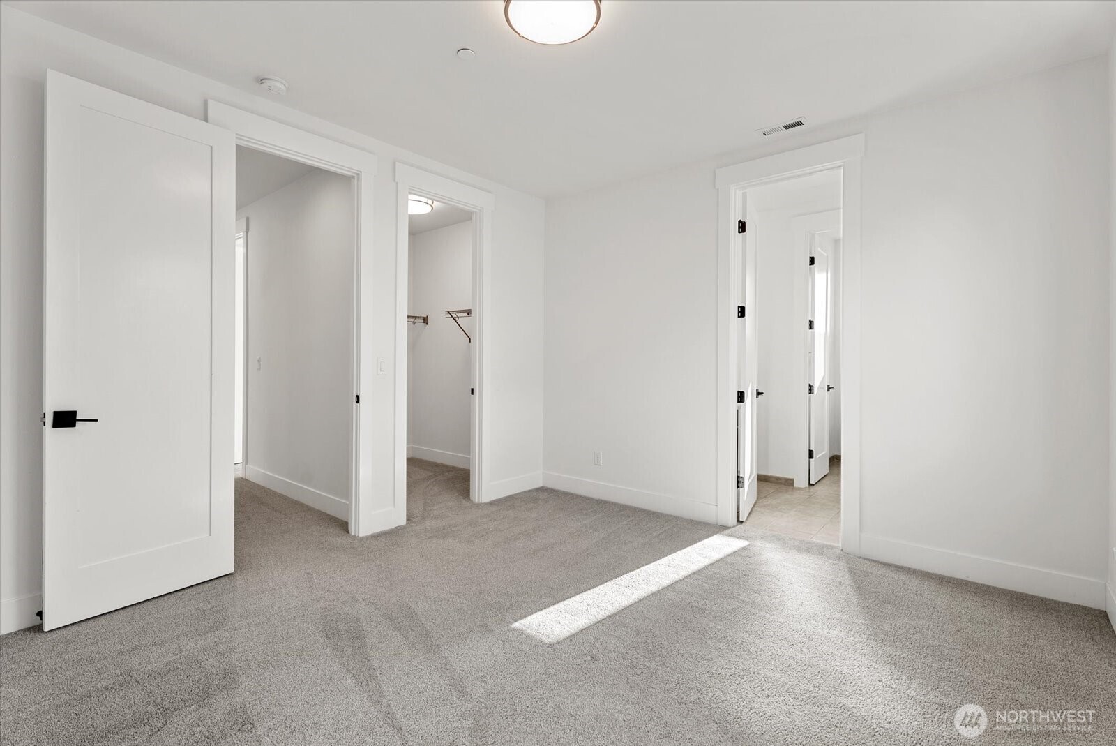 16914 1st Place Property Photo 28