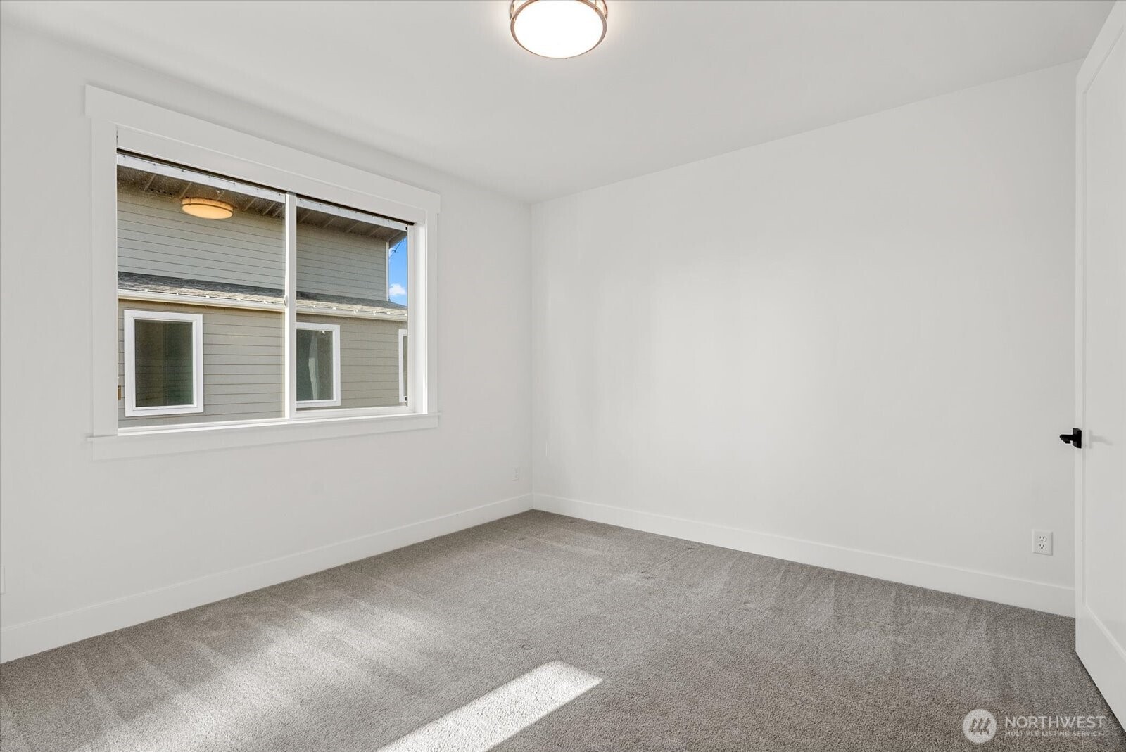 16914 1st Place Property Photo 29