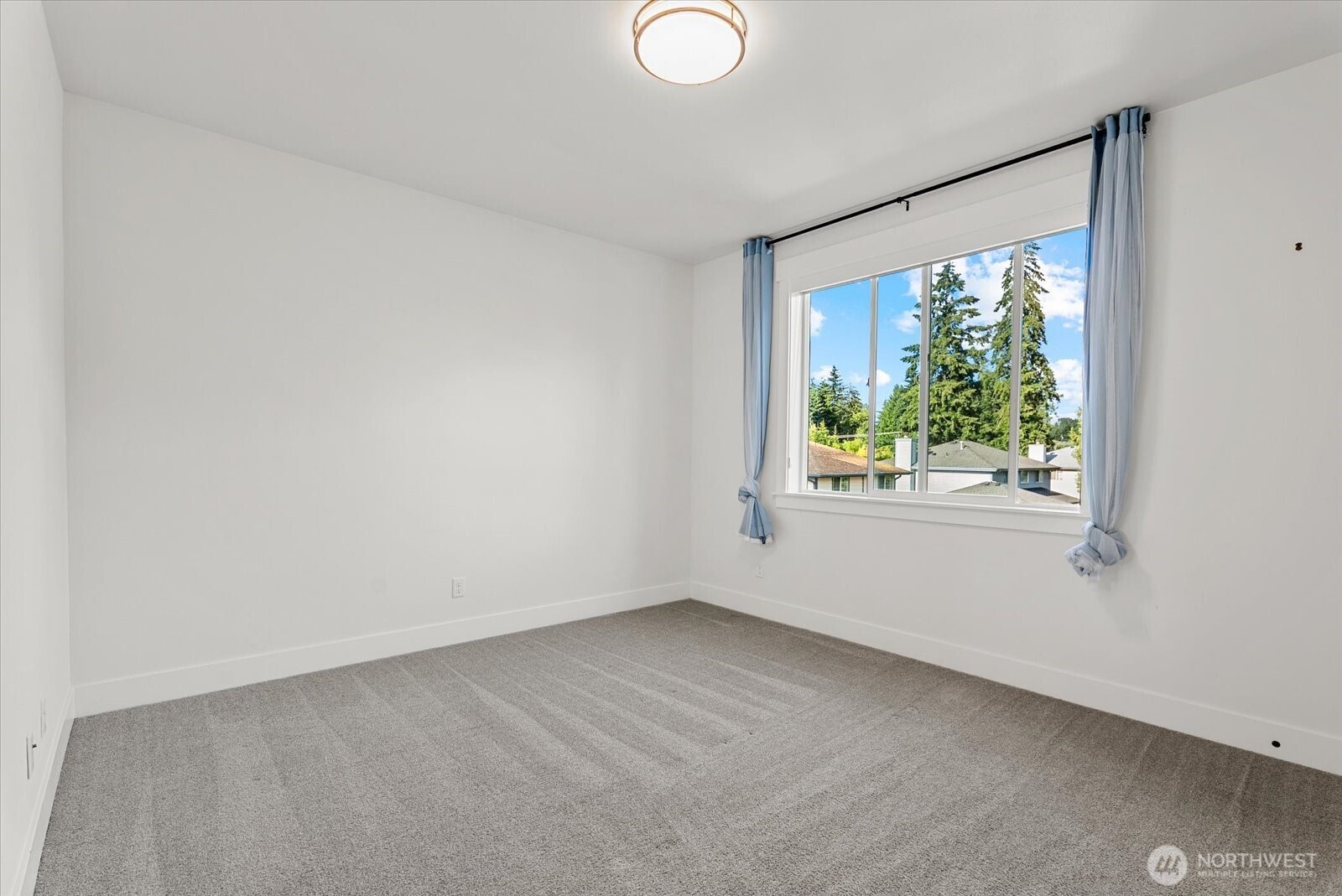 16914 1st Place Property Photo 30