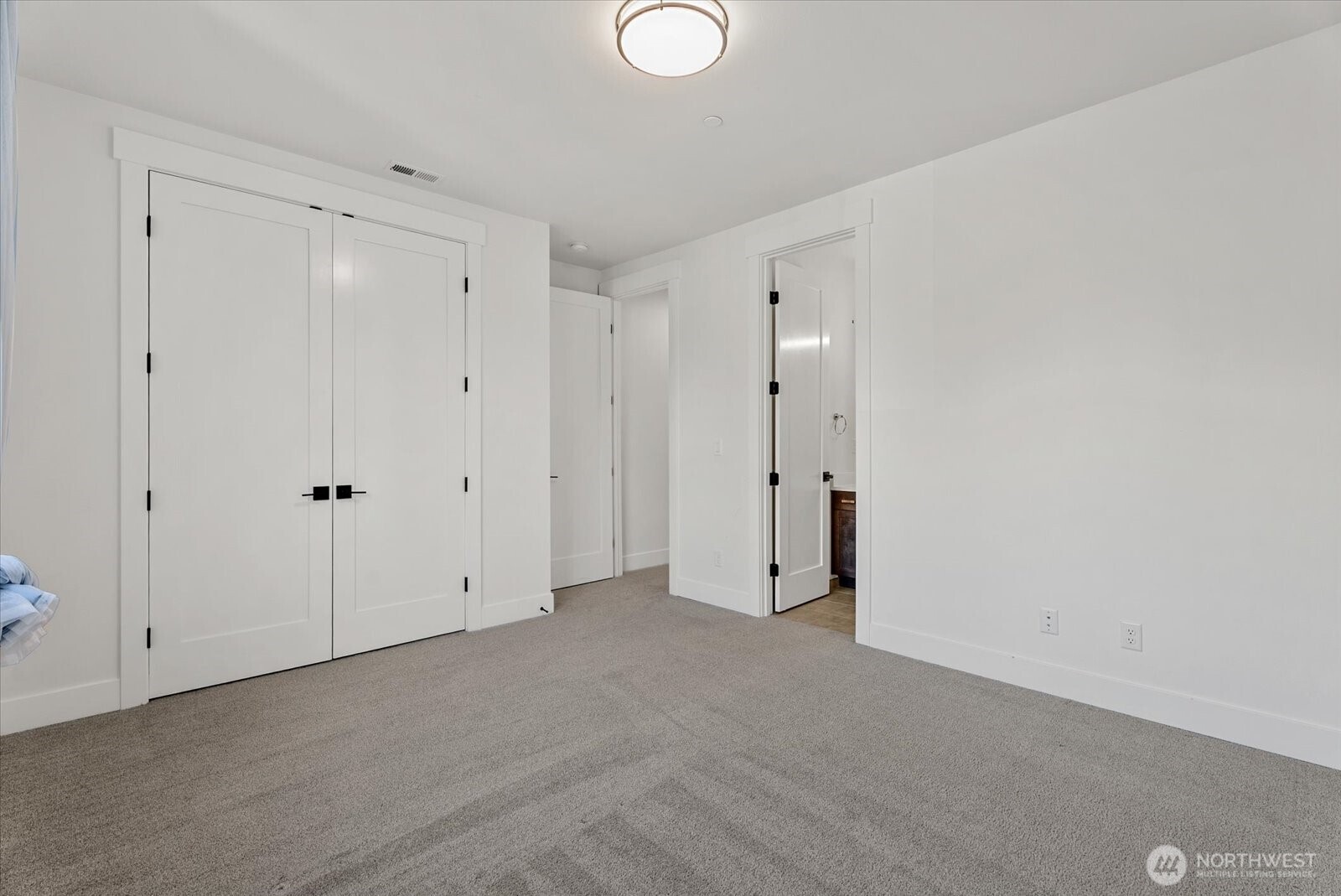 16914 1st Place Property Photo 31
