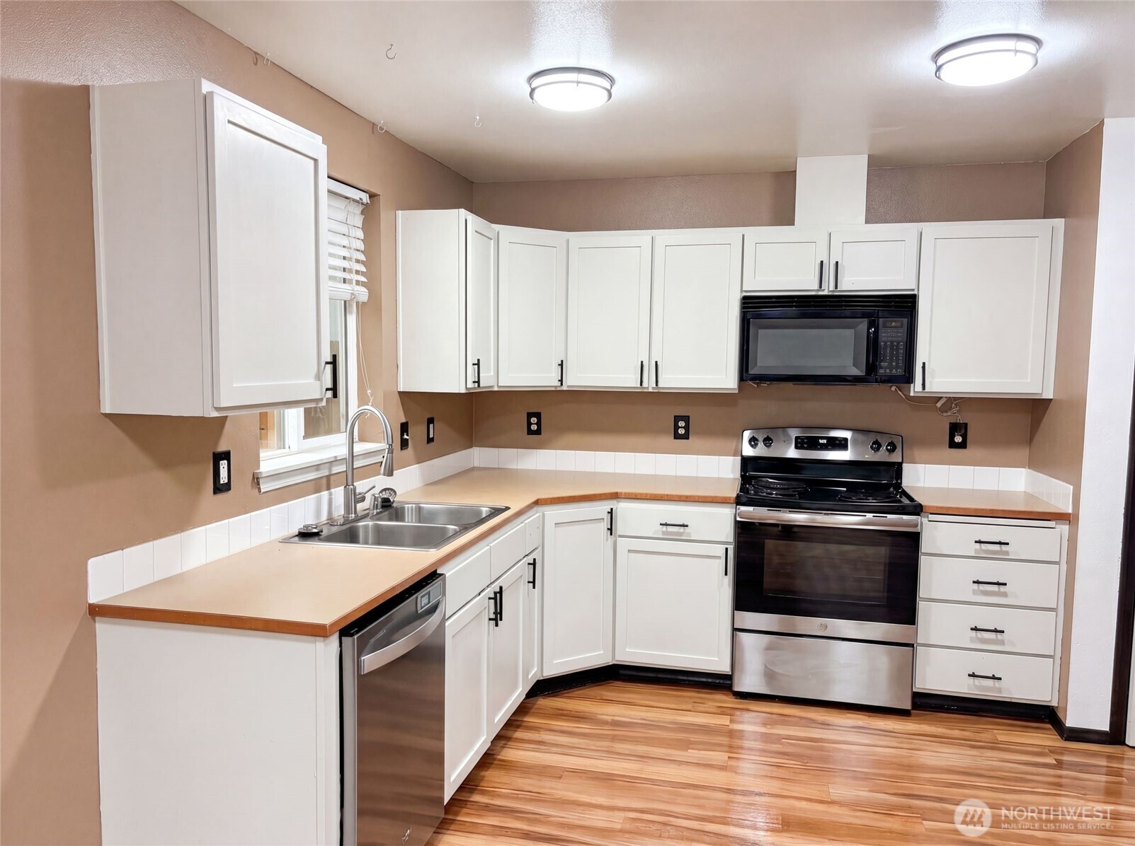 4919 106th Street Property Photo 2