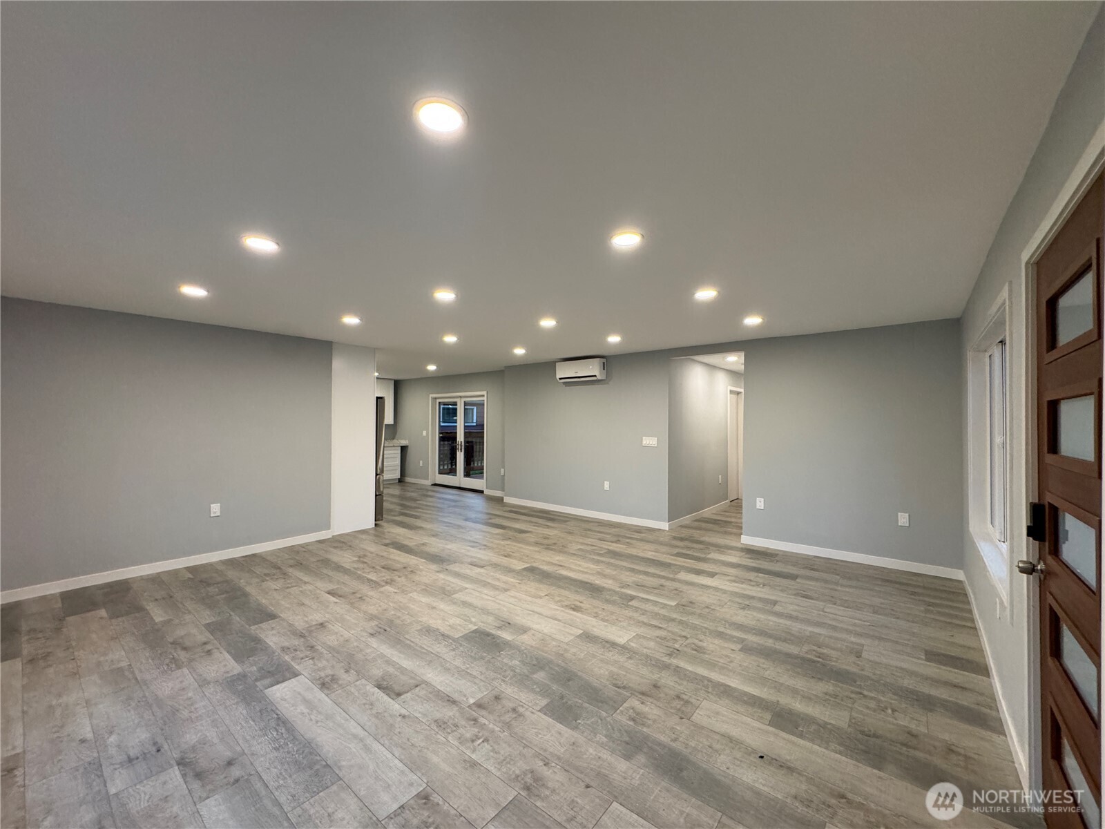 5523 S Leo Street Property Photo 6