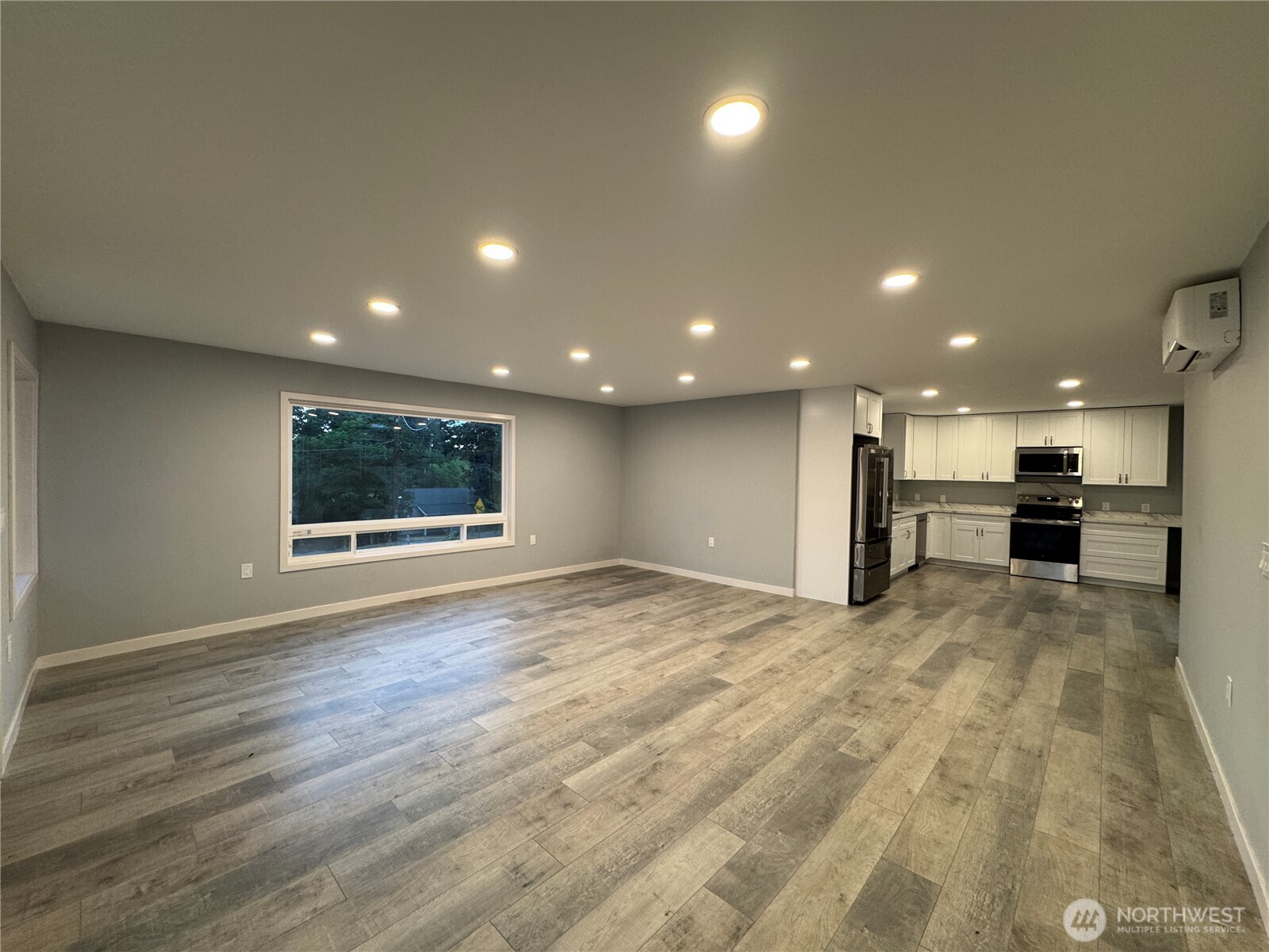 5523 S Leo Street Property Photo 7