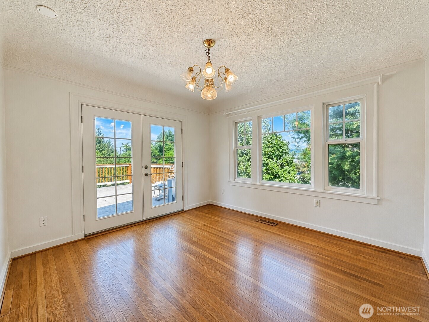 11711 82nd Avenue Property Photo 5
