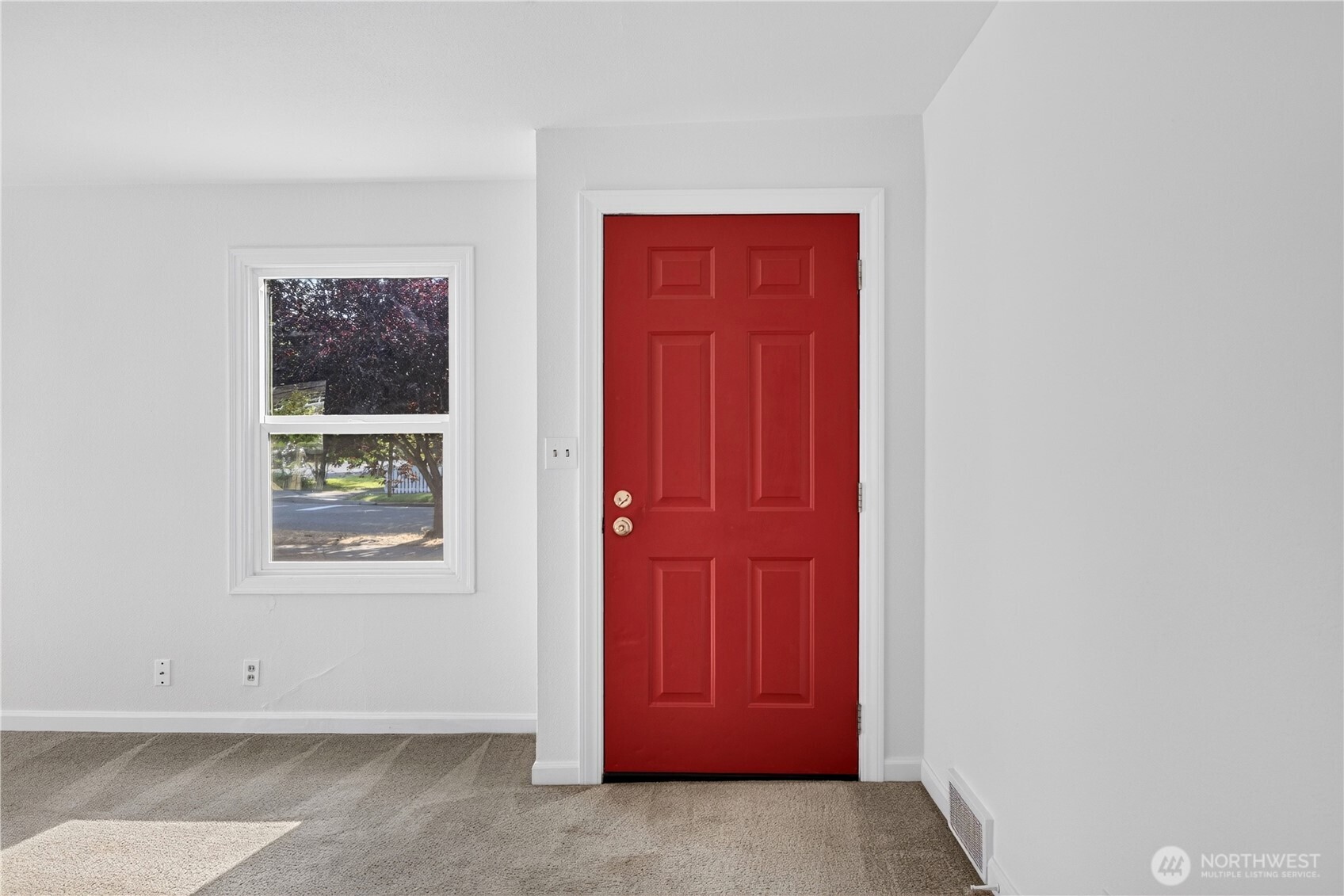 609 N Sampson Street Property Photo 6