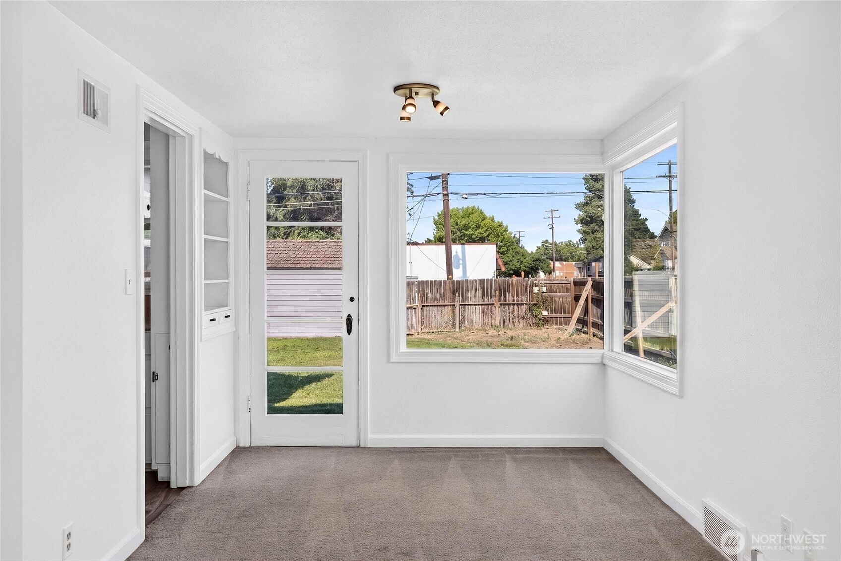 609 N Sampson Street Property Photo 10