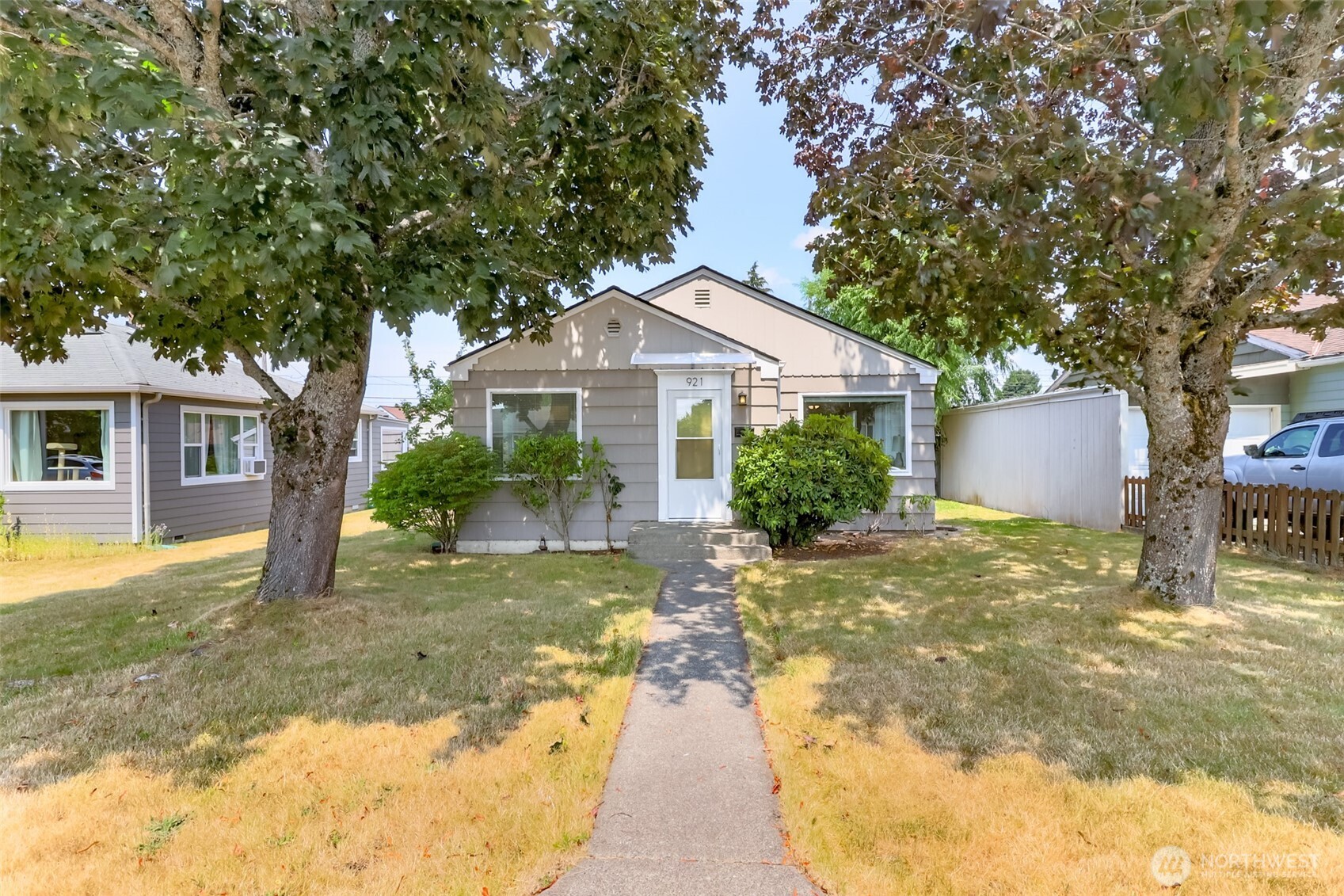 921 E 58th Street Property Photo 1