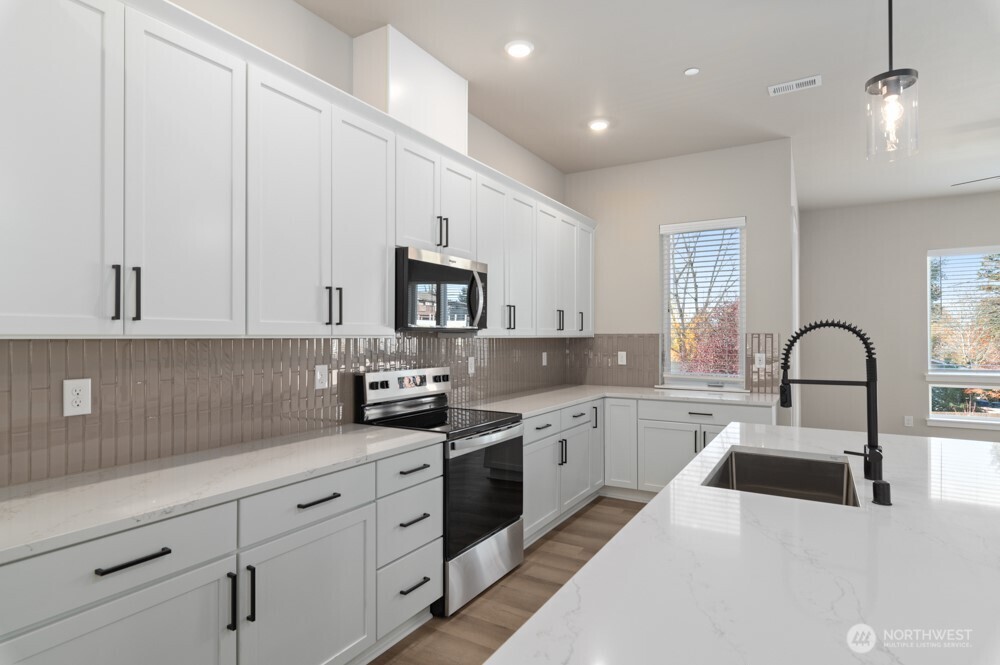 6609 S 128th Street Property Photo 11