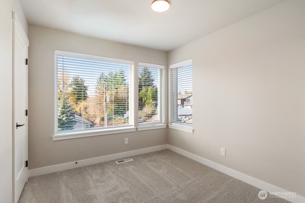 6609 S 128th Street Property Photo 27